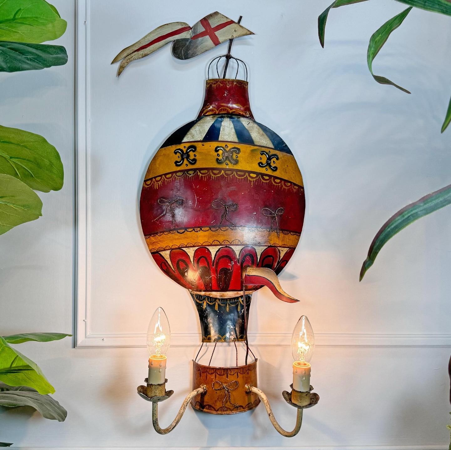 Lámpara de Pared Globo de Aire Caliente de Tole Francés de 1930 en venta 3