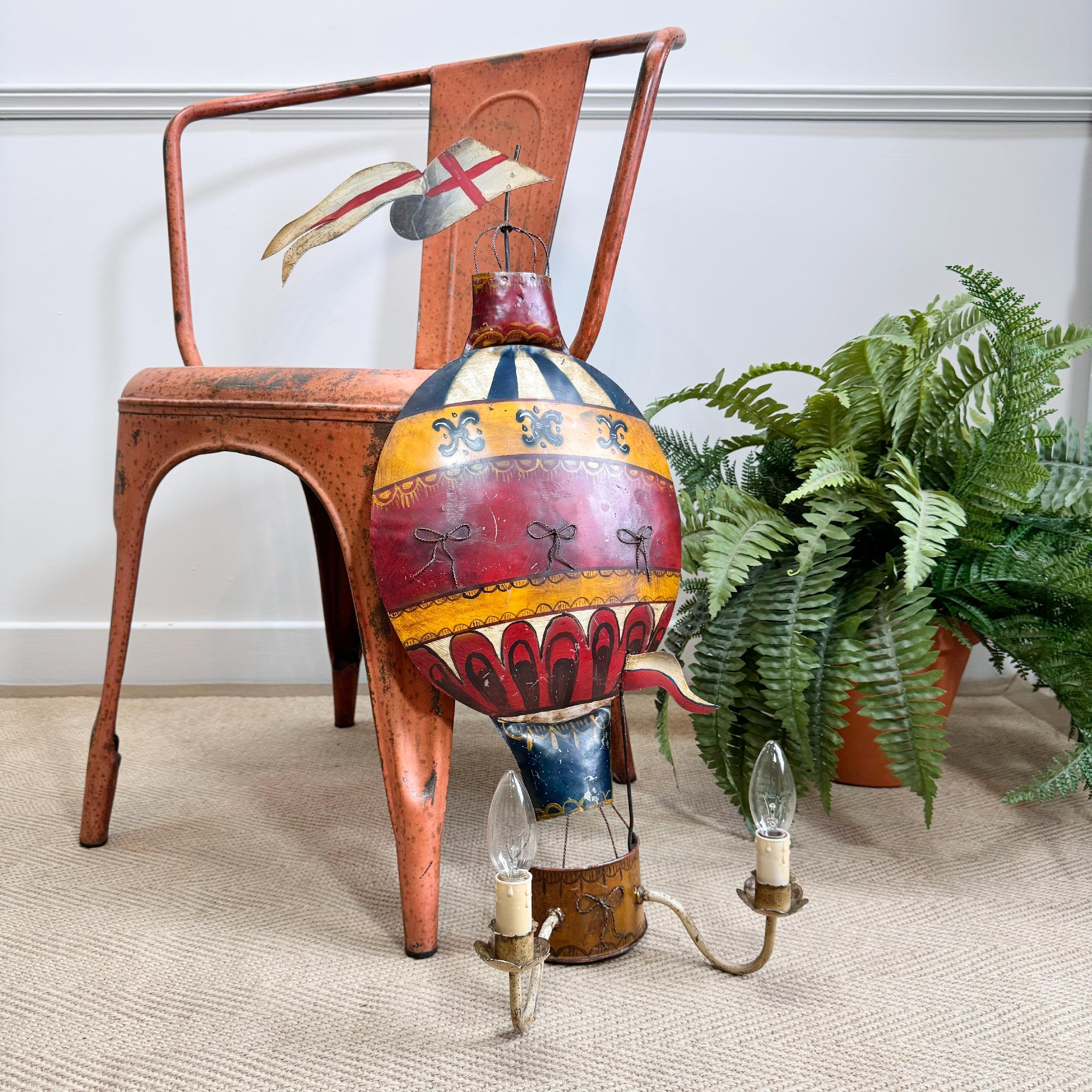 Lámpara de Pared Globo de Aire Caliente de Tole Francés de 1930 en venta 5