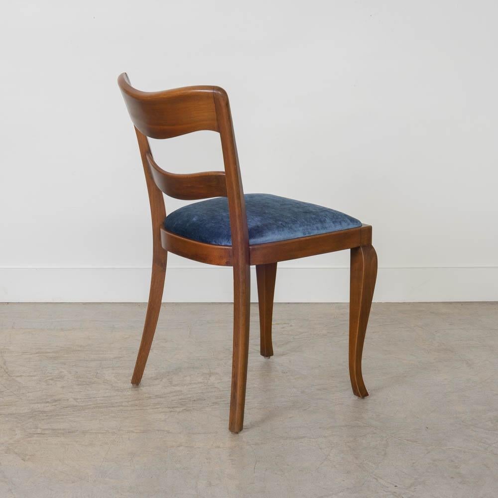 Sedie da pranzo francesi con schienale ondulato in noce del 1930 in vendita 2