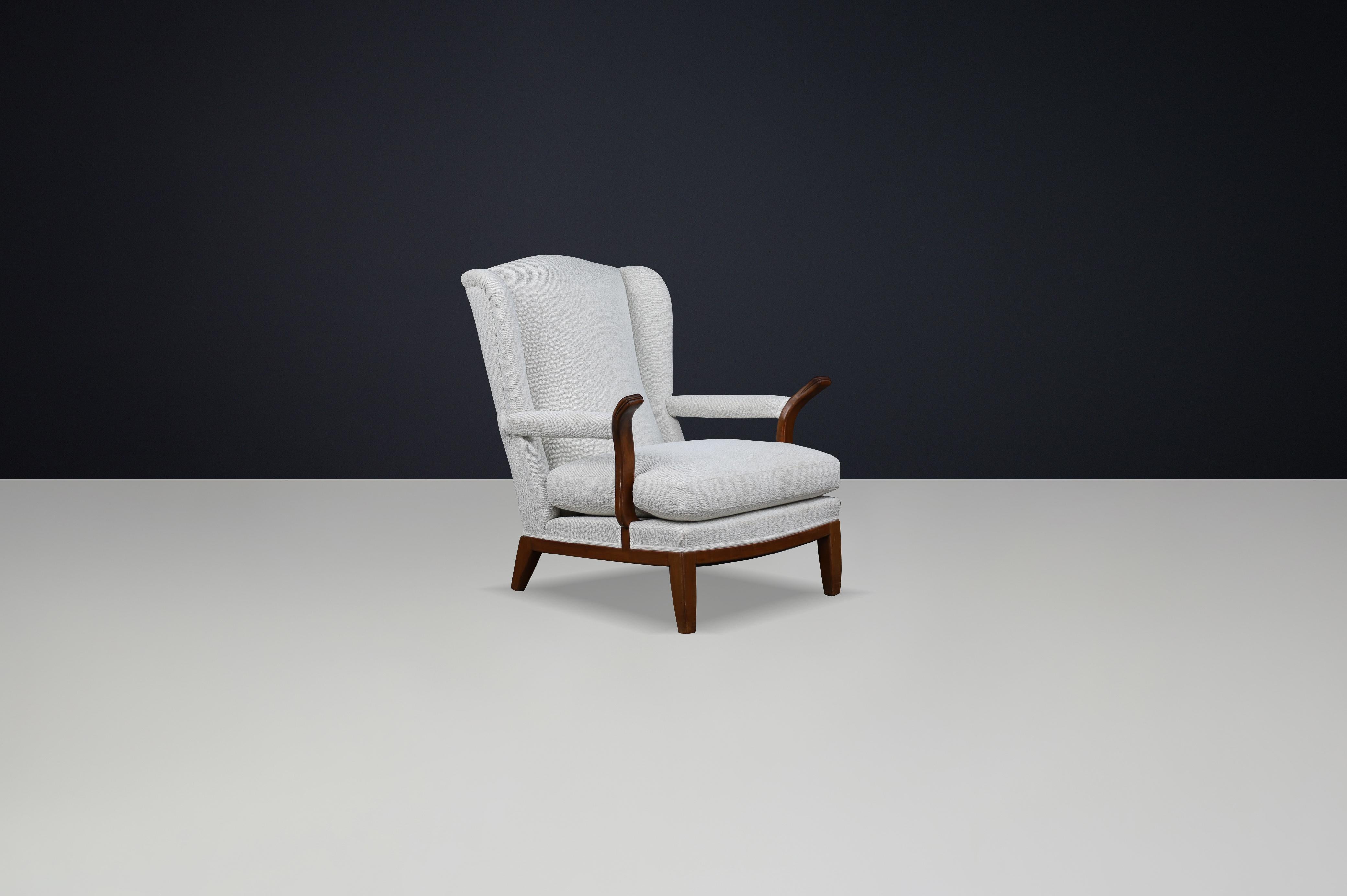 1930s French Wingback Lounge Chairs in the Style of Guillerme et Chambron For Sale 1