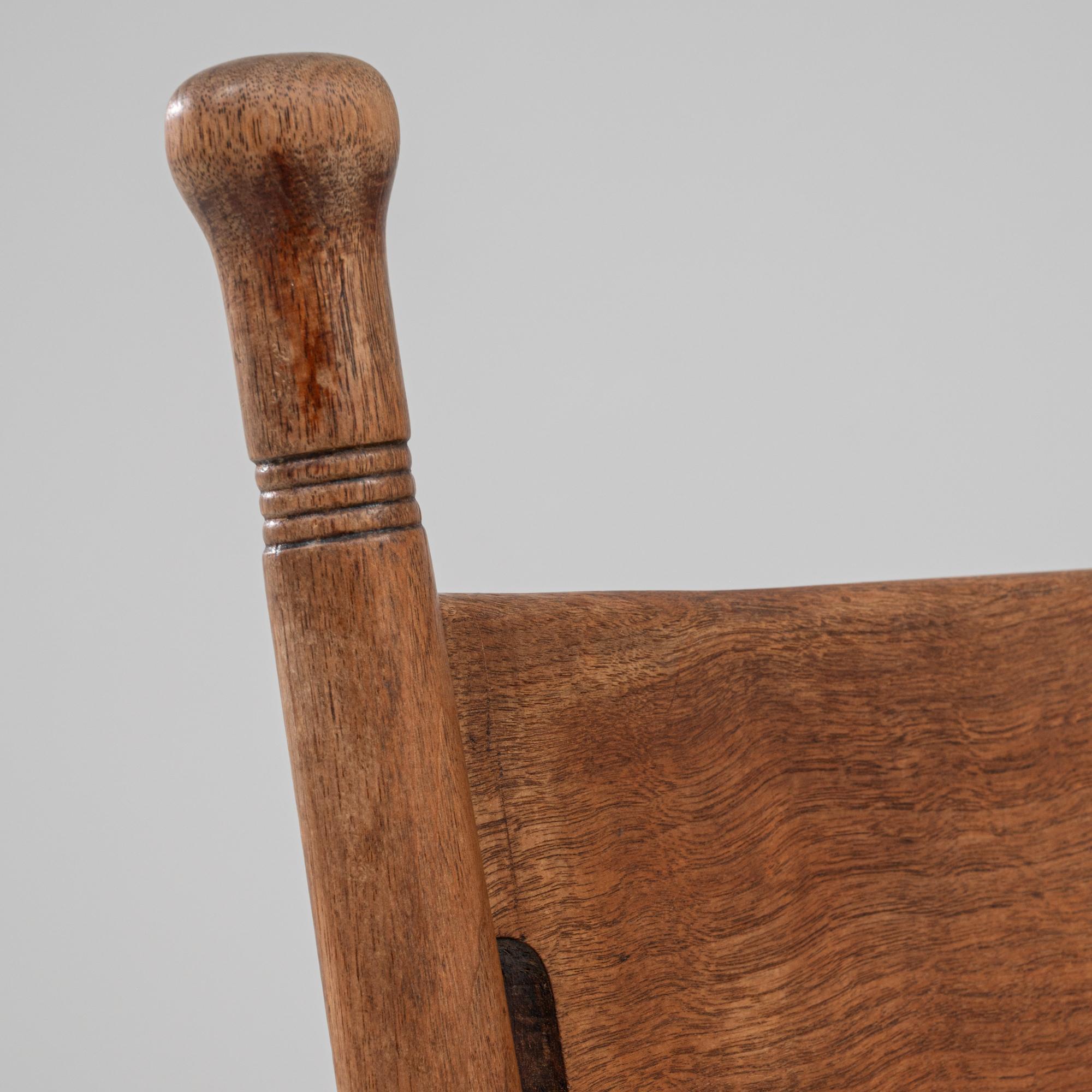 Fauteuil pivotant en bois français des années 1930 avec assise tapissée en vente 7