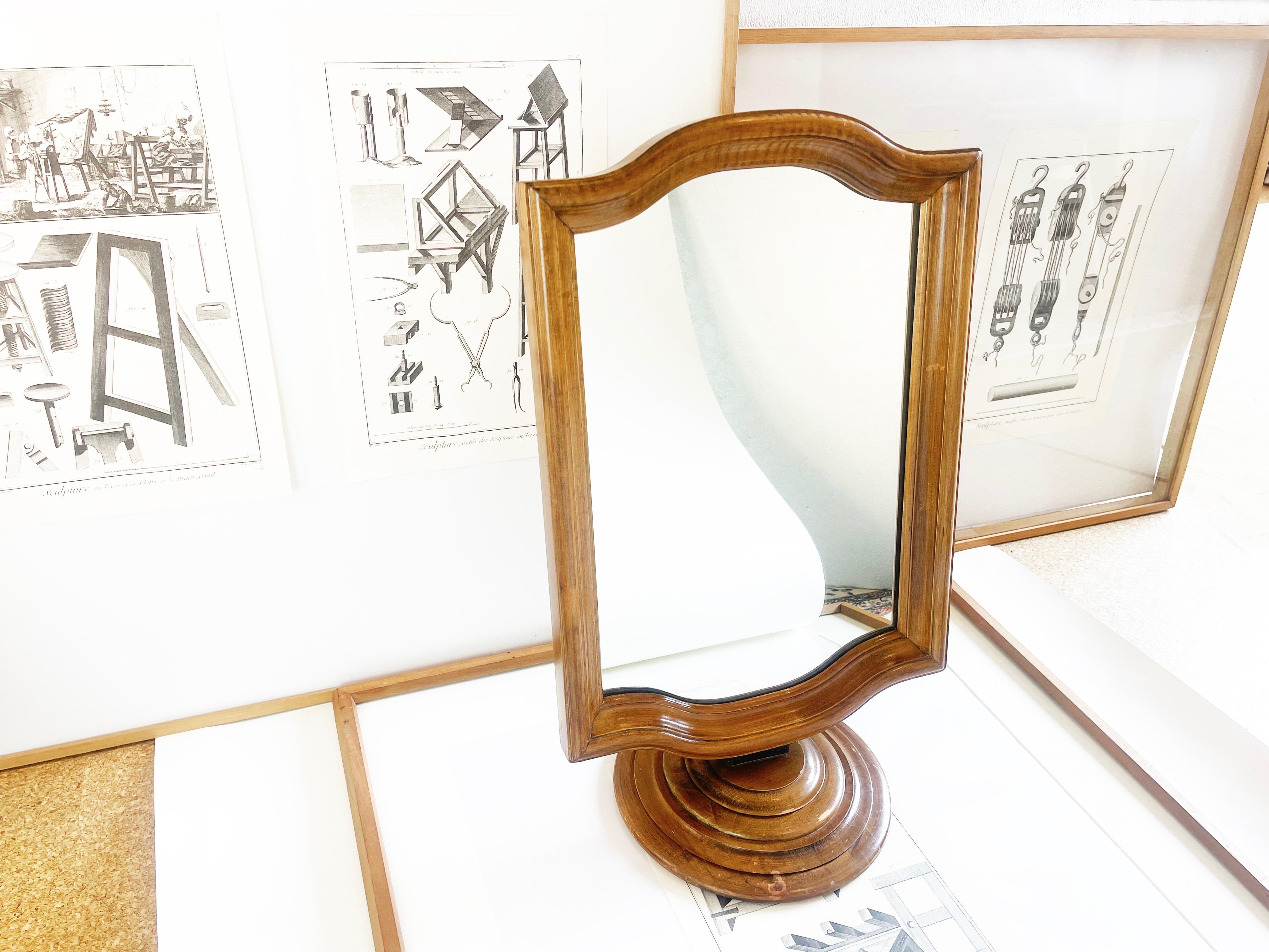 1930er Jahre Herrenfrisiertischspiegel oder Eitelkeitsspiegel, Nussbaum mit Facettenschliff, Italien (Art déco) im Angebot