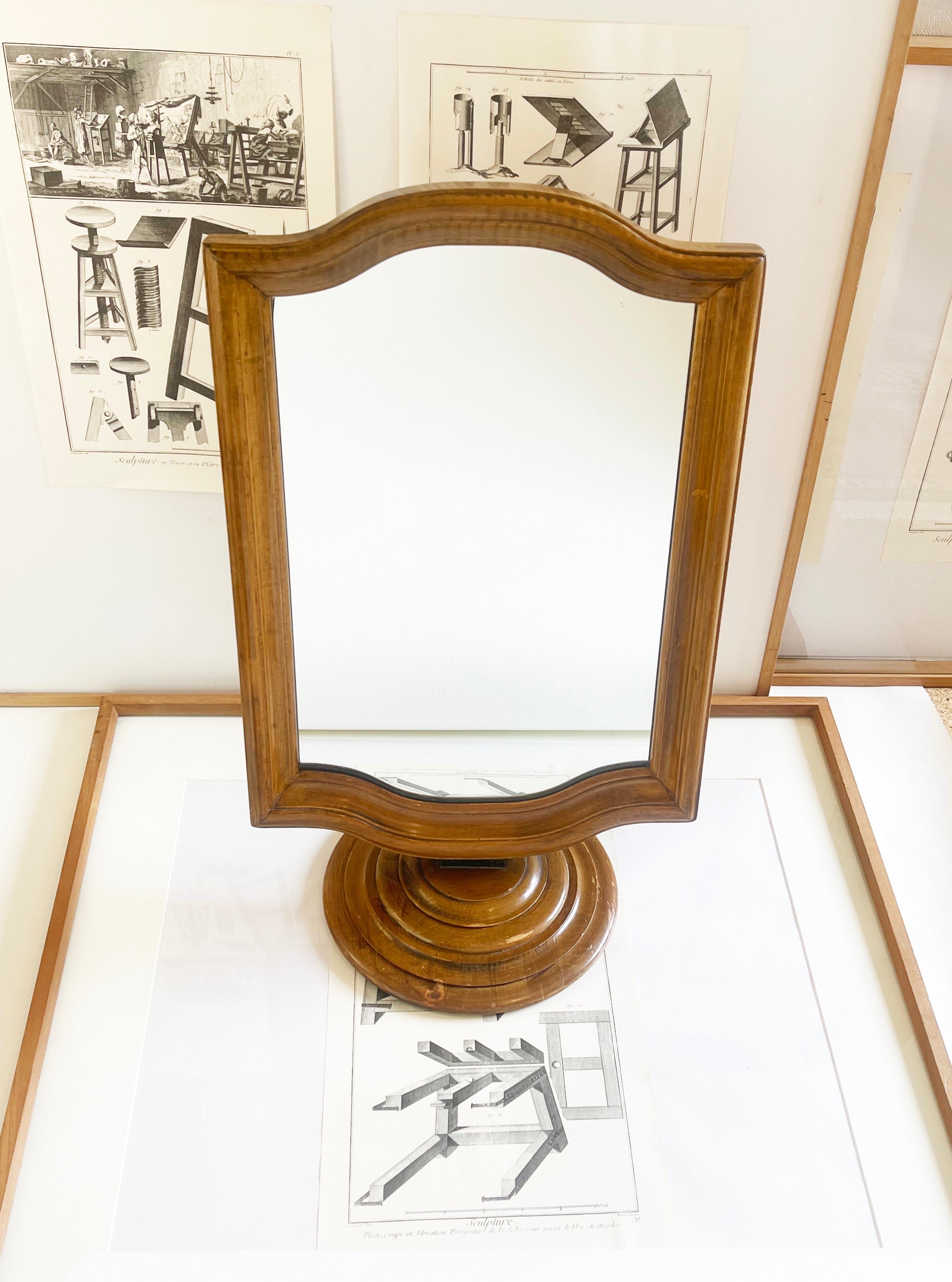 1930er Jahre Herrenfrisiertischspiegel oder Eitelkeitsspiegel, Nussbaum mit Facettenschliff, Italien im Zustand „Gut“ im Angebot in Andernach, DE