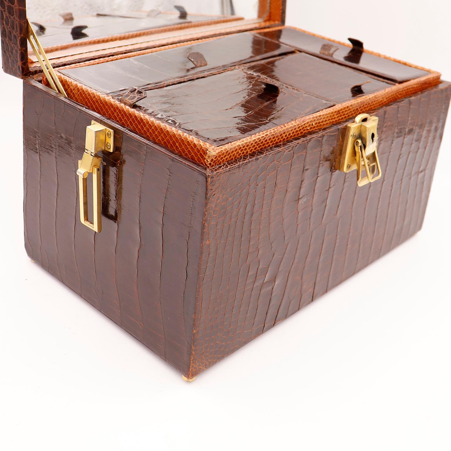 1930s Genuine Alligator Vanity Train Case Lined in Snakeskin w Inserts & Key In Good Condition For Sale In Portland, OR