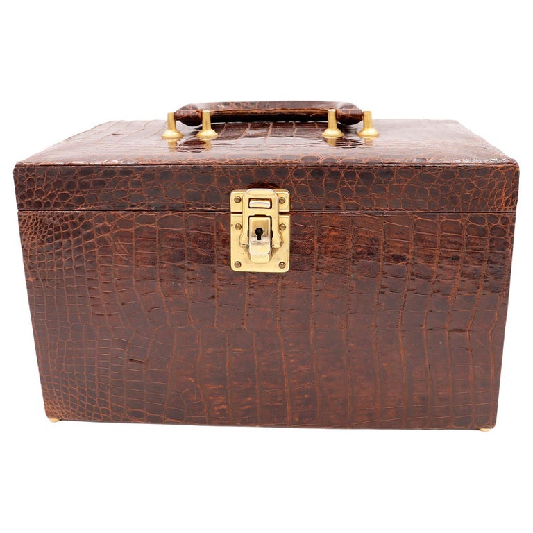 Antique Leather Travel Bag - 15 For Sale on 1stDibs