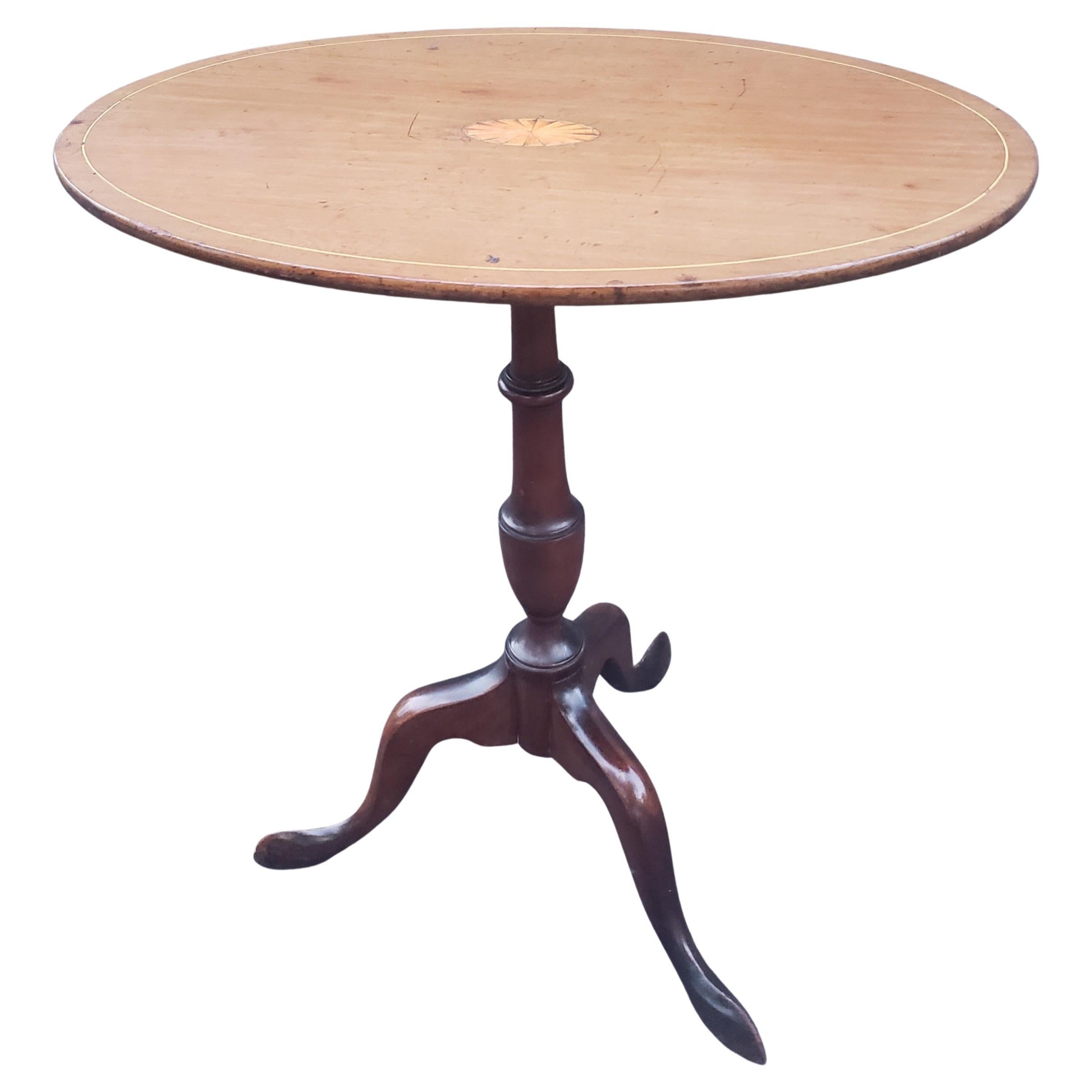 American 1930s Georgian Mahogany and Satinwood Inlaid Oval Tilt-Top Side Table For Sale