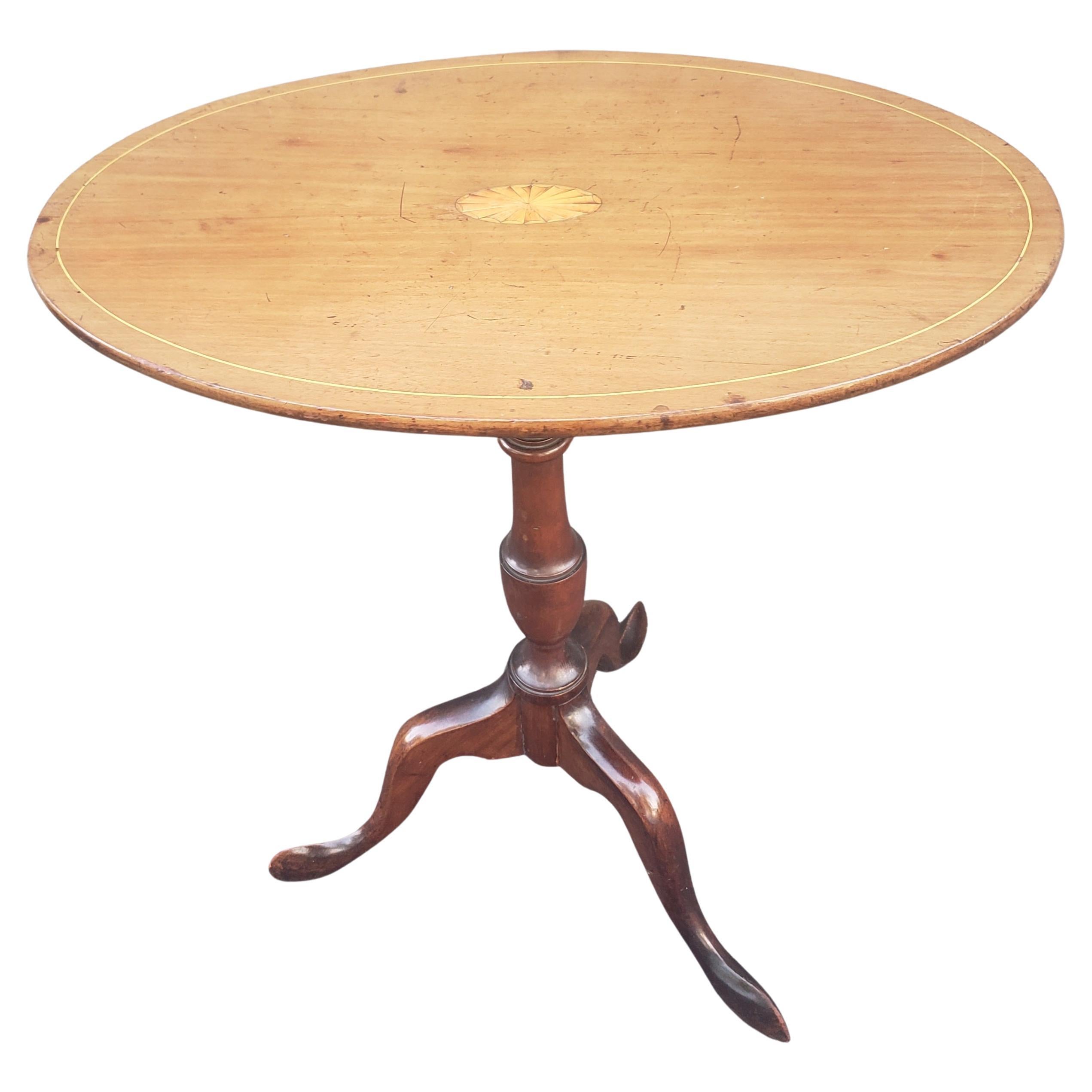 1930s Georgian Mahogany and Satinwood Inlaid Oval Tilt-Top Side Table For Sale 1