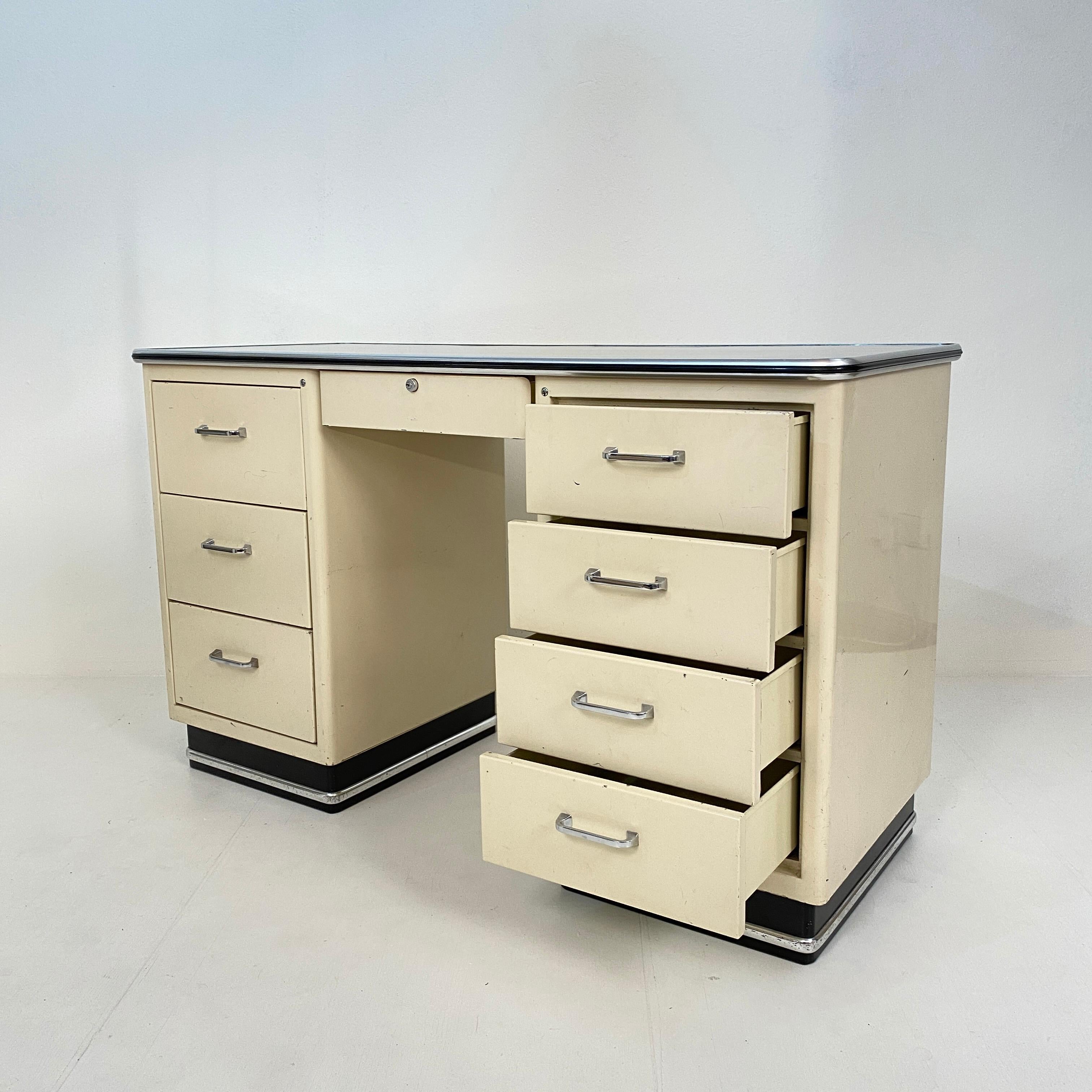 1930s German Bauhaus Desk Out of White Lacquered Metal and a Black Linoleum Top In Good Condition In Berlin, DE