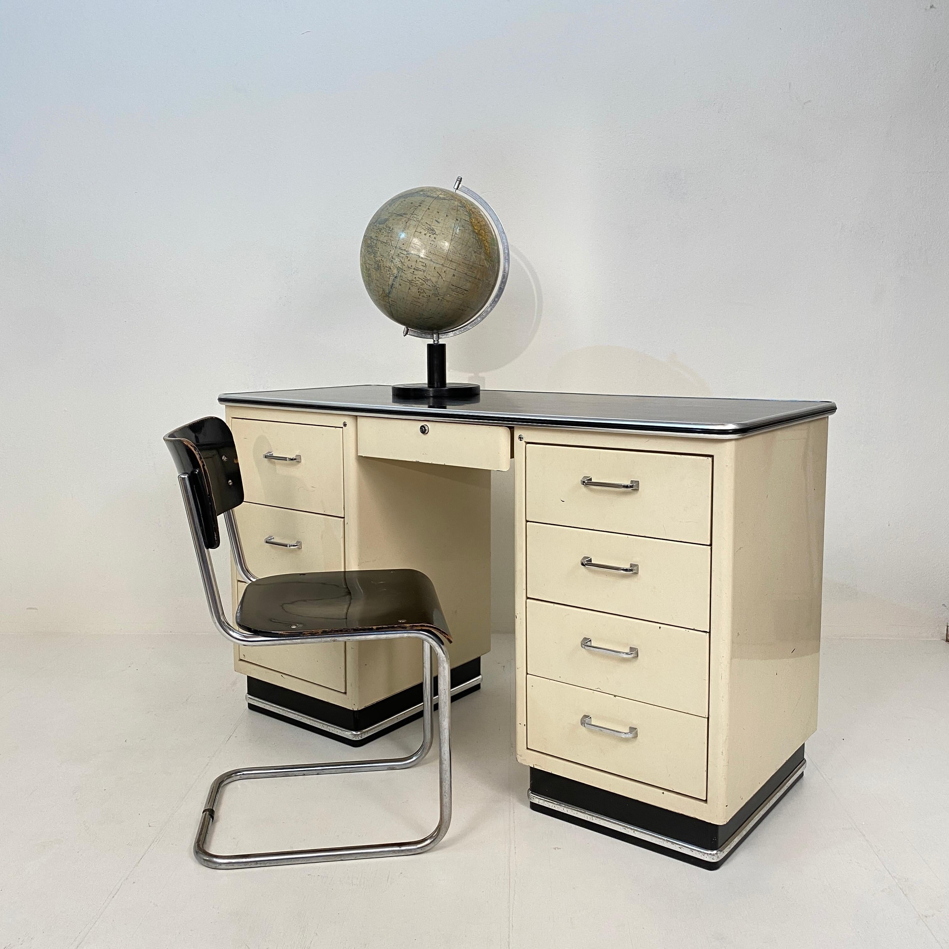 1930s German Bauhaus Desk Out of White Lacquered Metal and a Black Linoleum Top 2