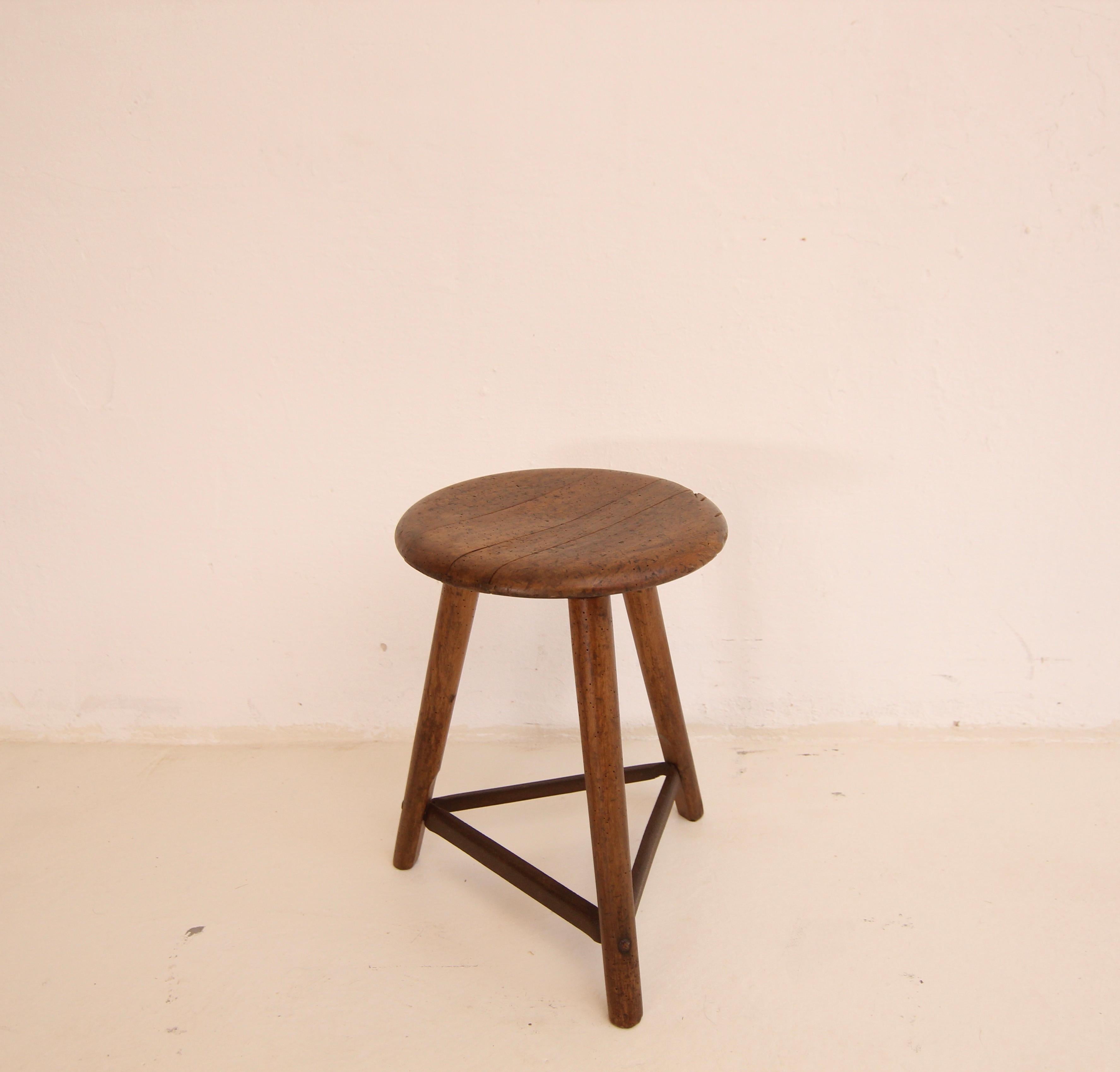 1930`s German Industrial AMA Tripod Wooden Stool In Good Condition For Sale In Dusseldorf, DE