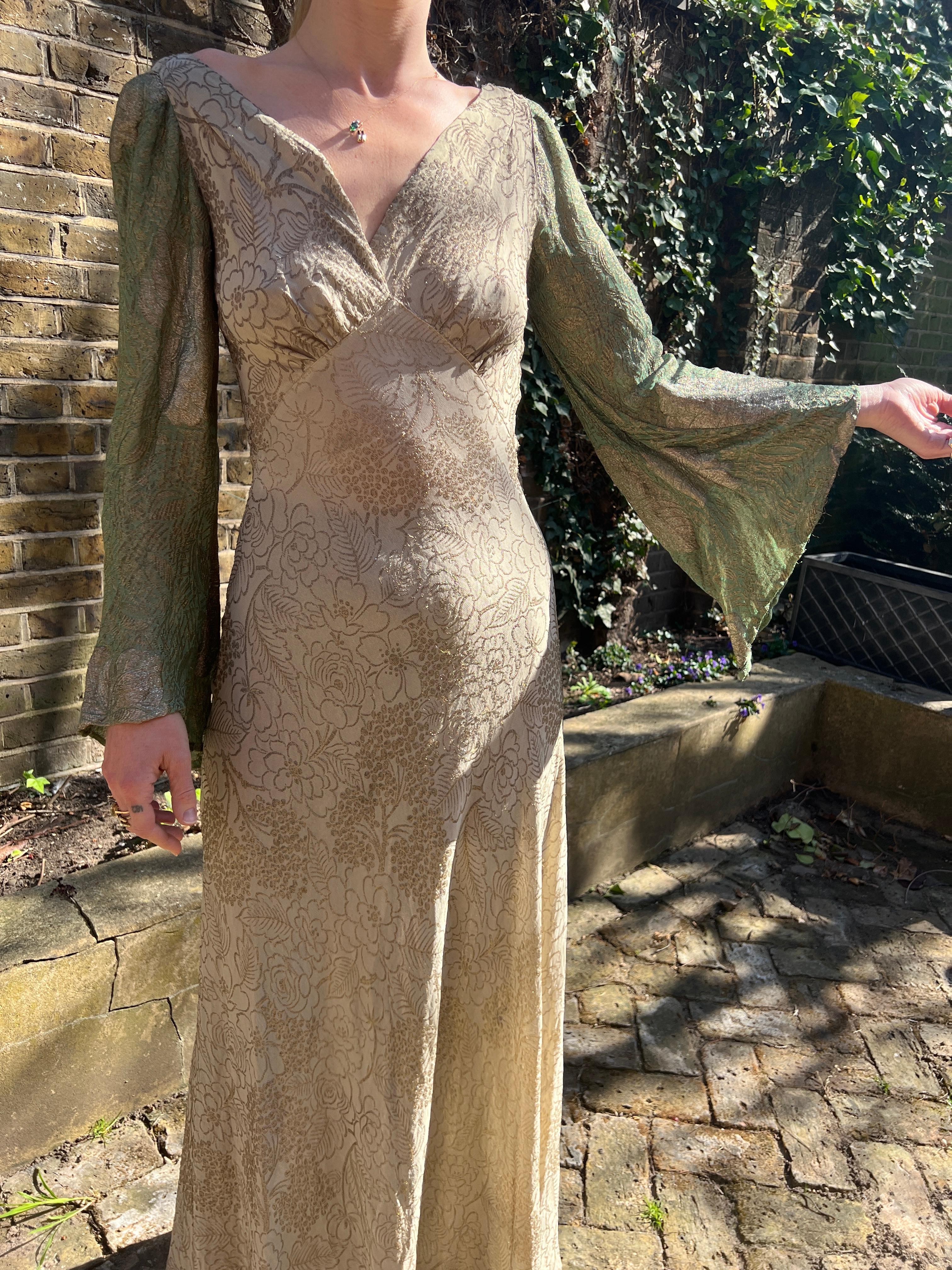 1930s Gold Floral Lame Dress with Green Lame Fluted Sleeves For Sale 2