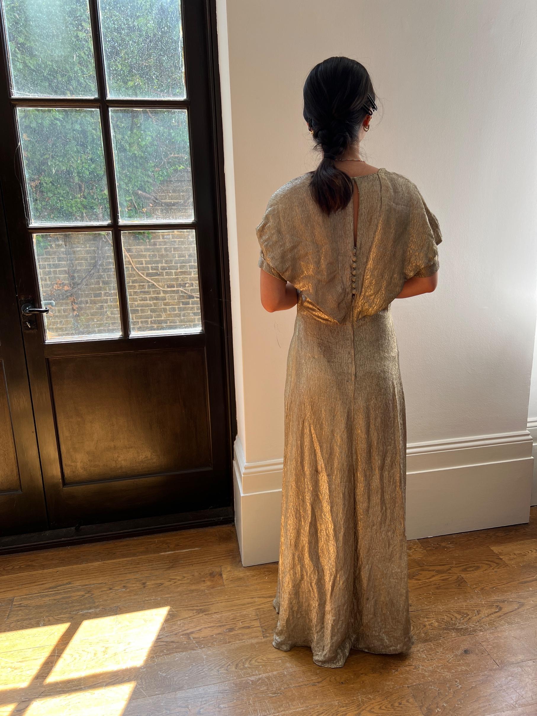 1930s Gold Lame Dress with Ruched Bodice and Sleeve Detail For Sale 2
