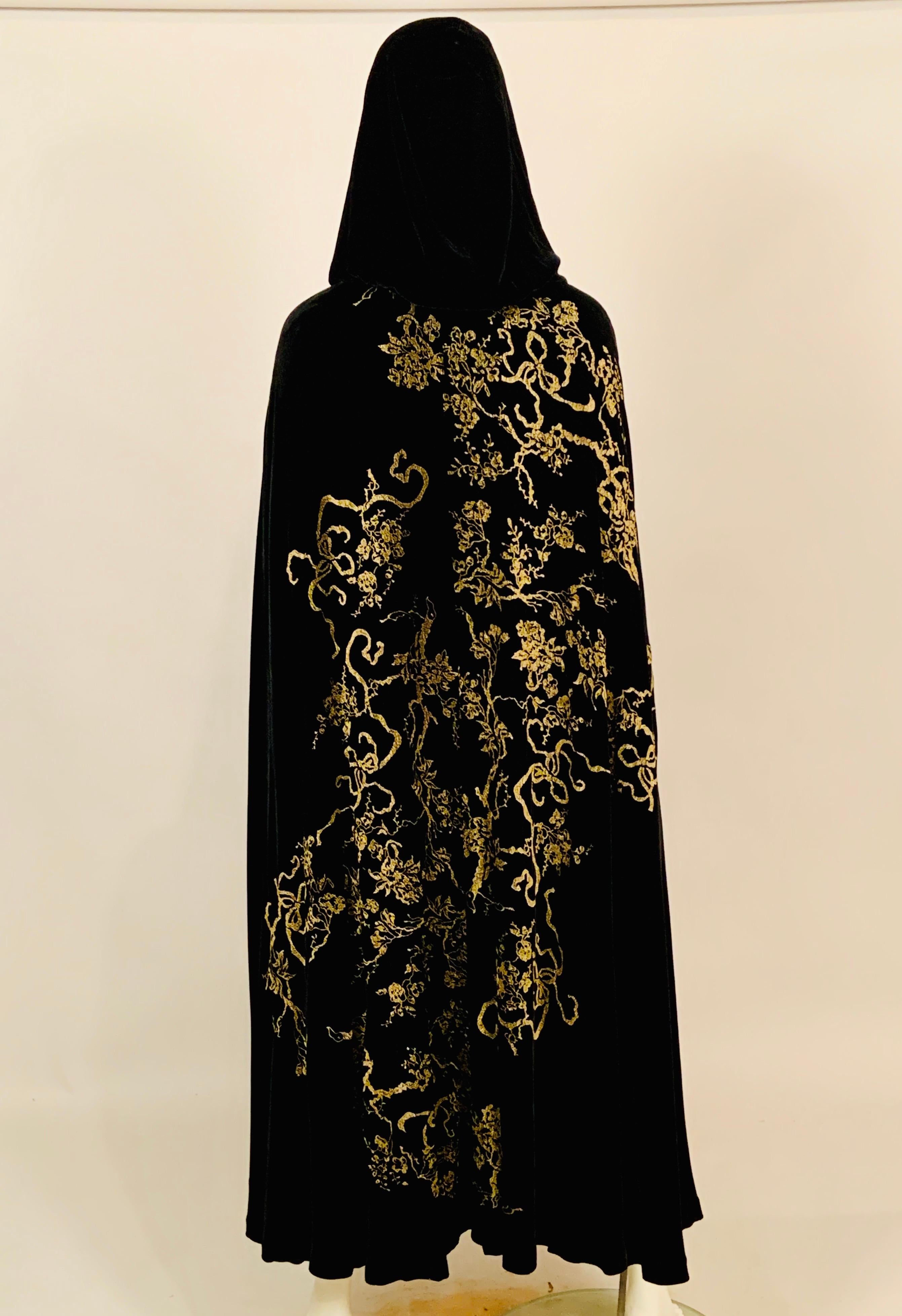 1930's Gold Stenciled Black Silk Velvet Cape, Style of Fortuny and Gallenga In Excellent Condition In New Hope, PA