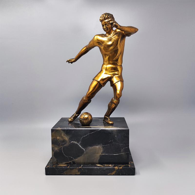 1930s Gorgeous Art Deco football - soccer player sculpture in bronze and marble. Made in Italy. The item is in very good condition. 
Dimension:
9,05