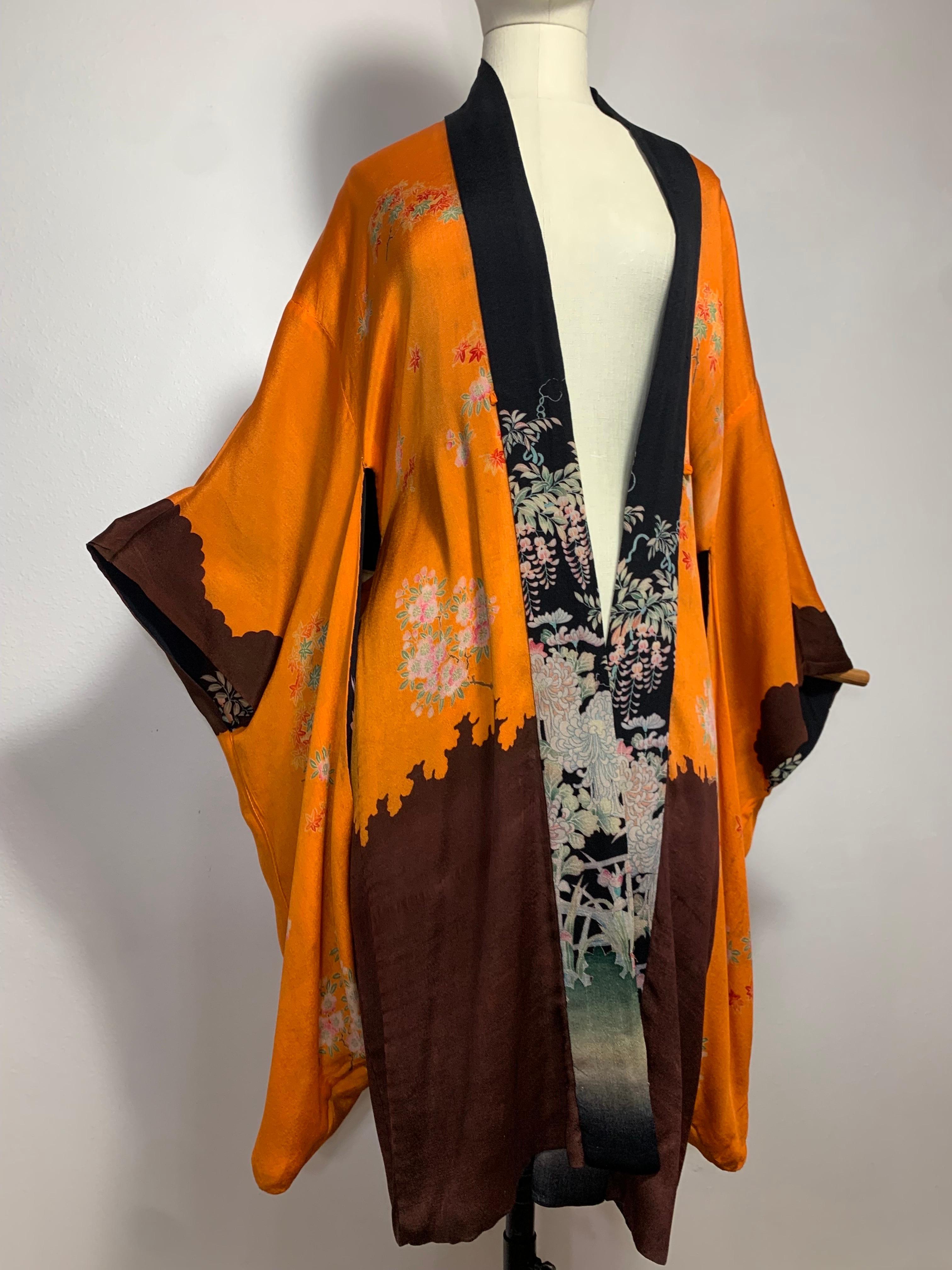 1930s Gorgeous Completely Reversible Silk Print Kimono in Marigold & Black en vente 7