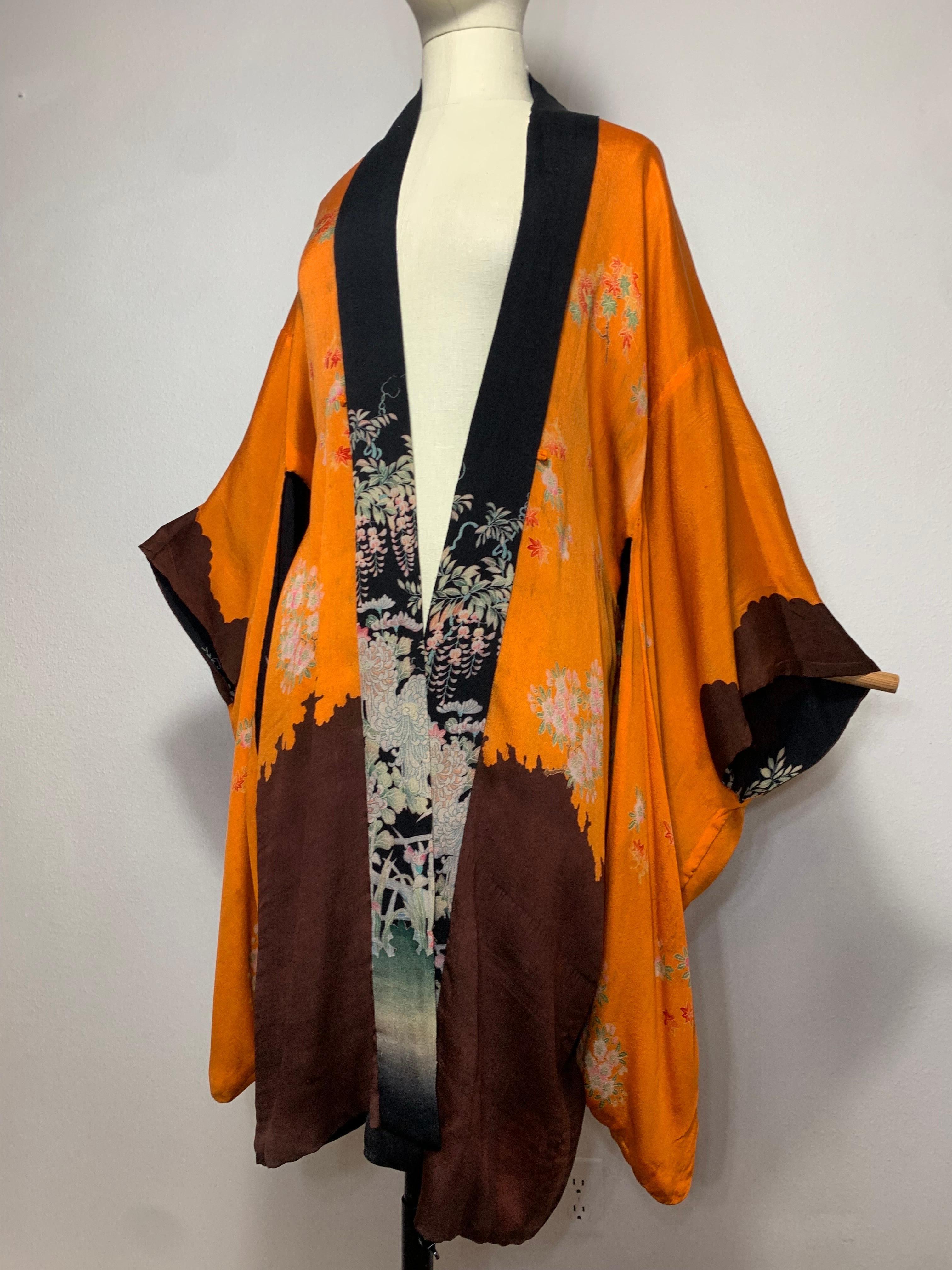 1930s Gorgeous Completely Reversible Silk Print Kimono in Marigold & Black en vente 8