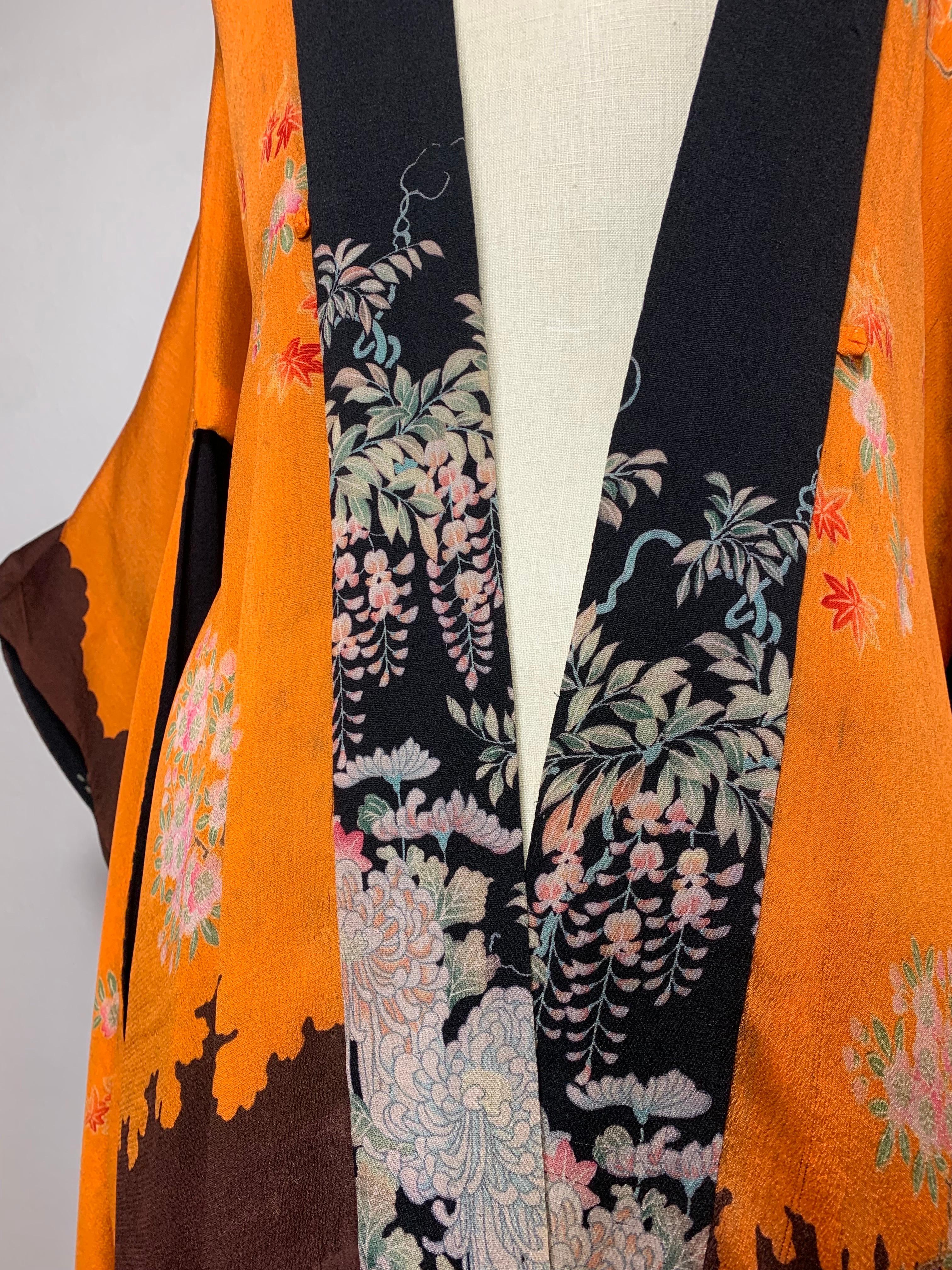1930s Gorgeous Completely Reversible Silk Print Kimono in Marigold & Black en vente 10