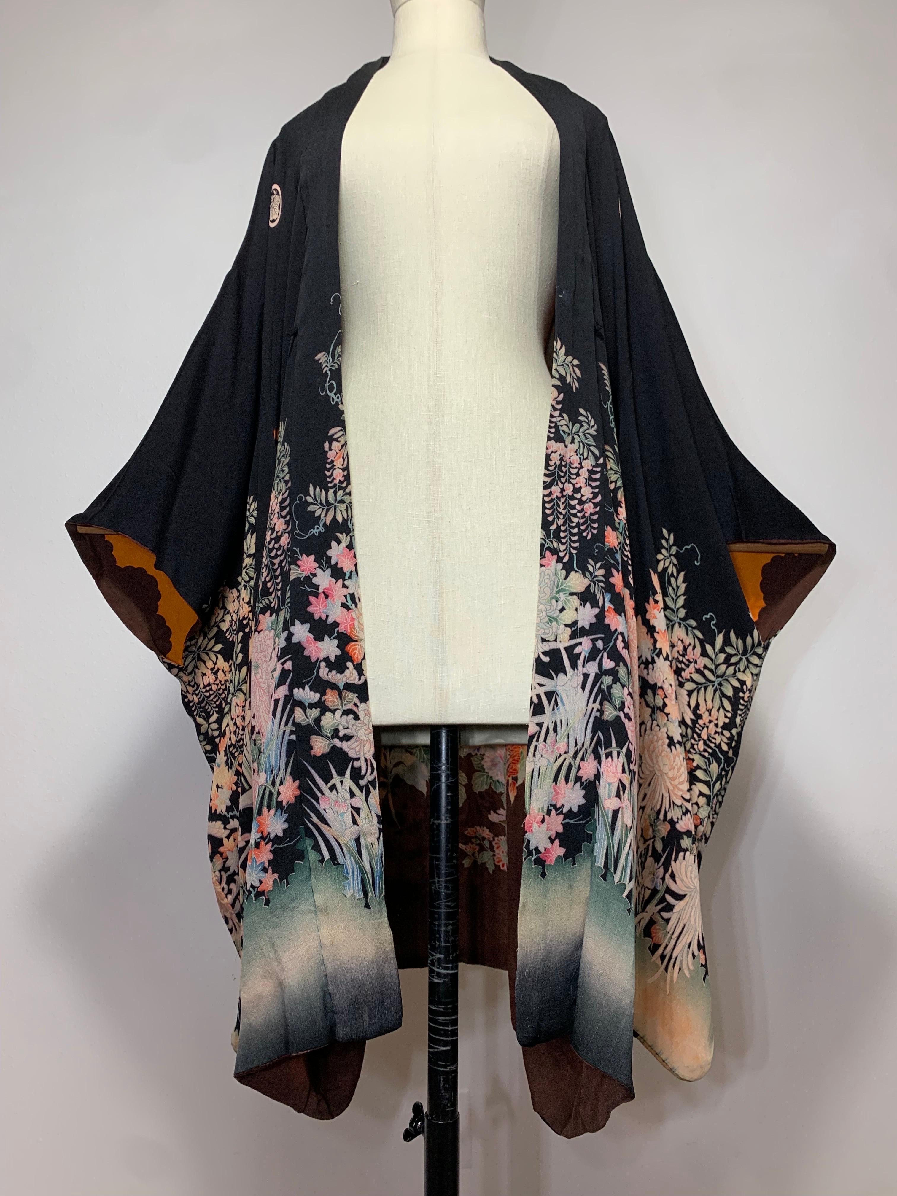 1930s Gorgeous Completely Reversible Silk Print Kimono in Marigold & Black For Sale 2