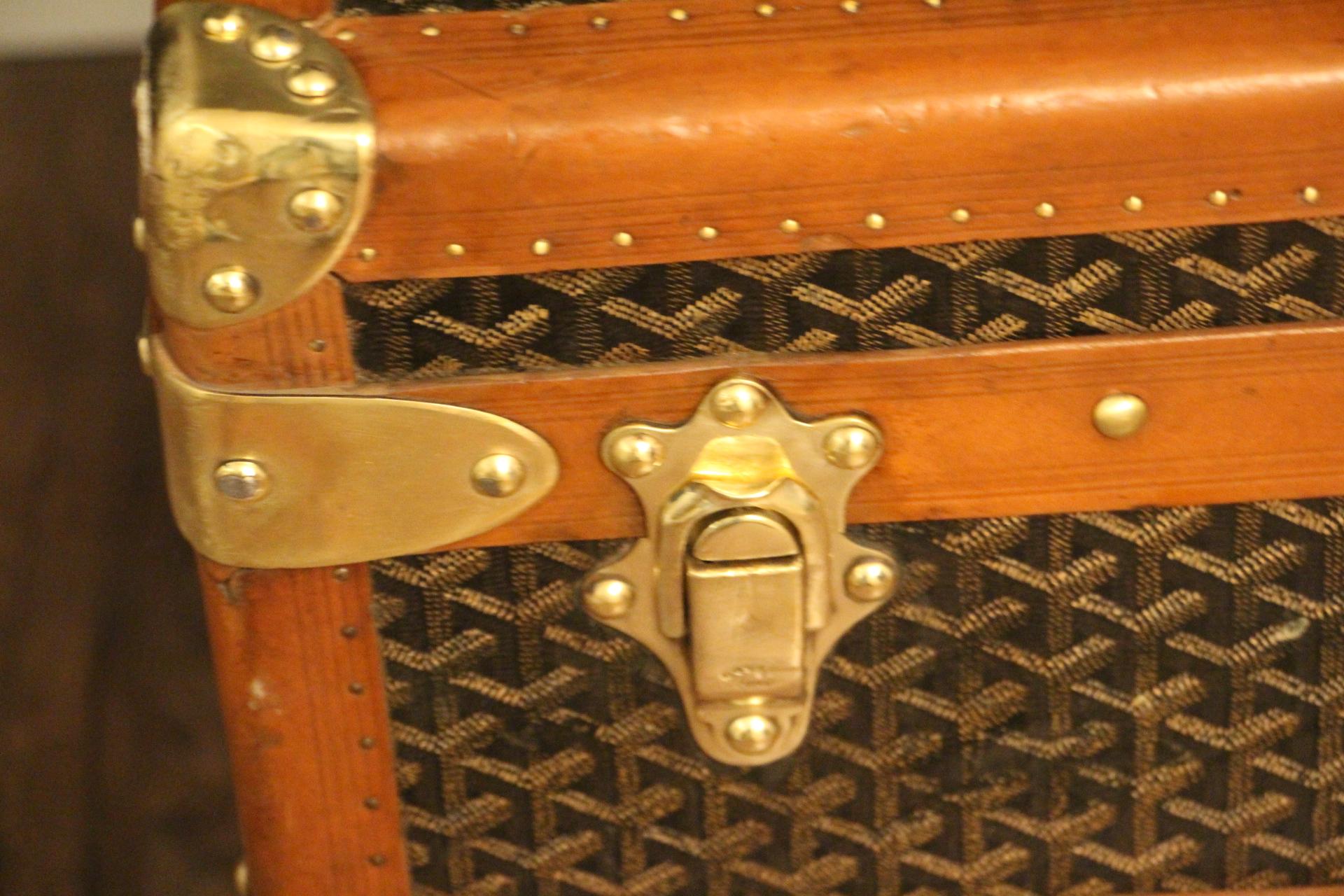 1930s Goyard Cabin Trunk, Goyard Trunk in Chevrons Canvas In Good Condition In Saint-Ouen, FR