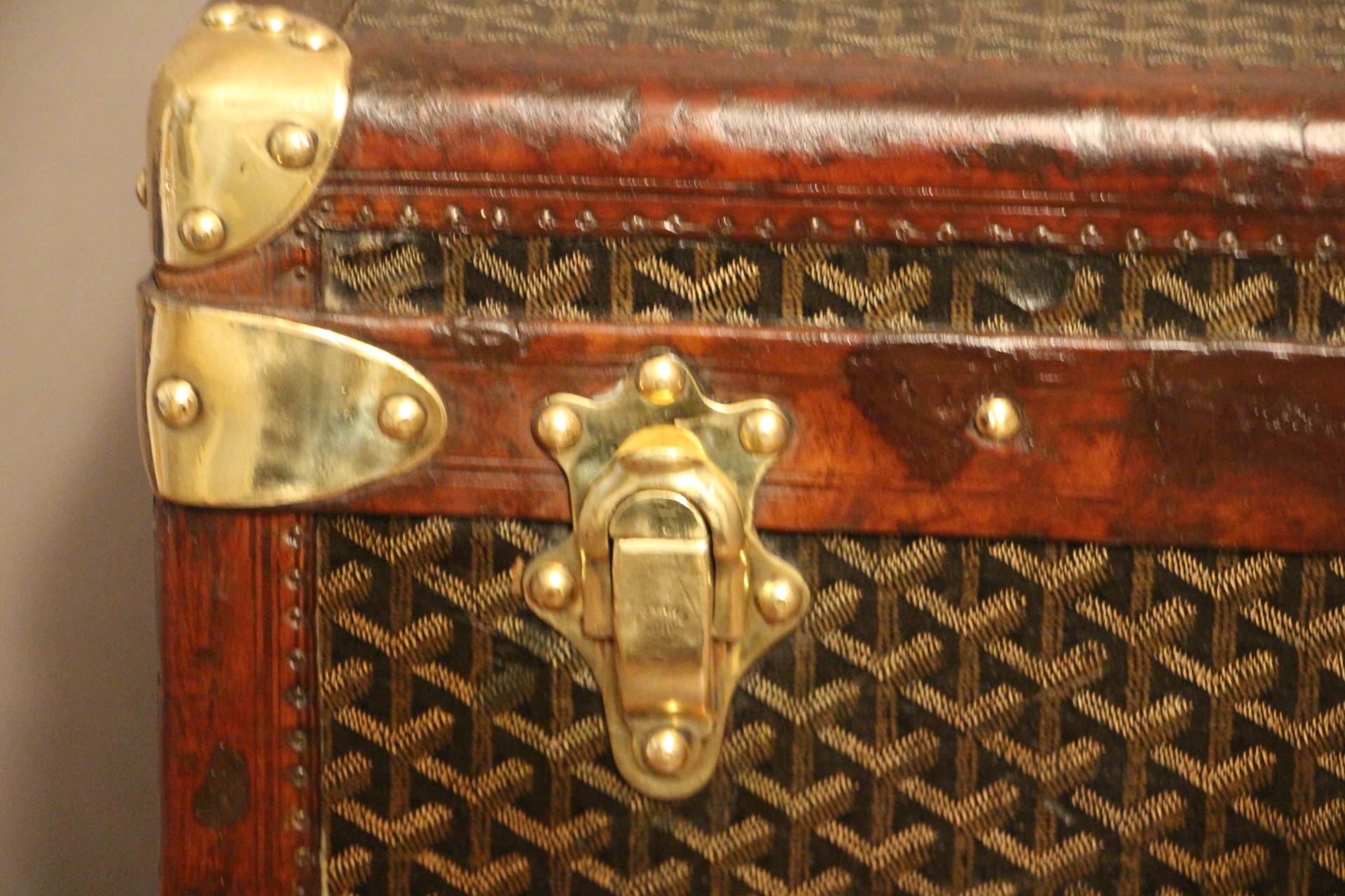 This magnificent Goyard hat trunk features the very sought after chevrons pattern canvas, two Goyard stamped solid brass side handles, solid brass corners and Goyard engraved brass locks. It still has got its original Goyard plaques on each