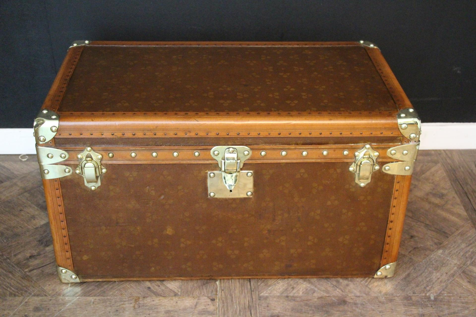 1930's Shoe Trunk in Brown Canvas, Au Touriste Trunk, Steamer Trunk For Sale 9