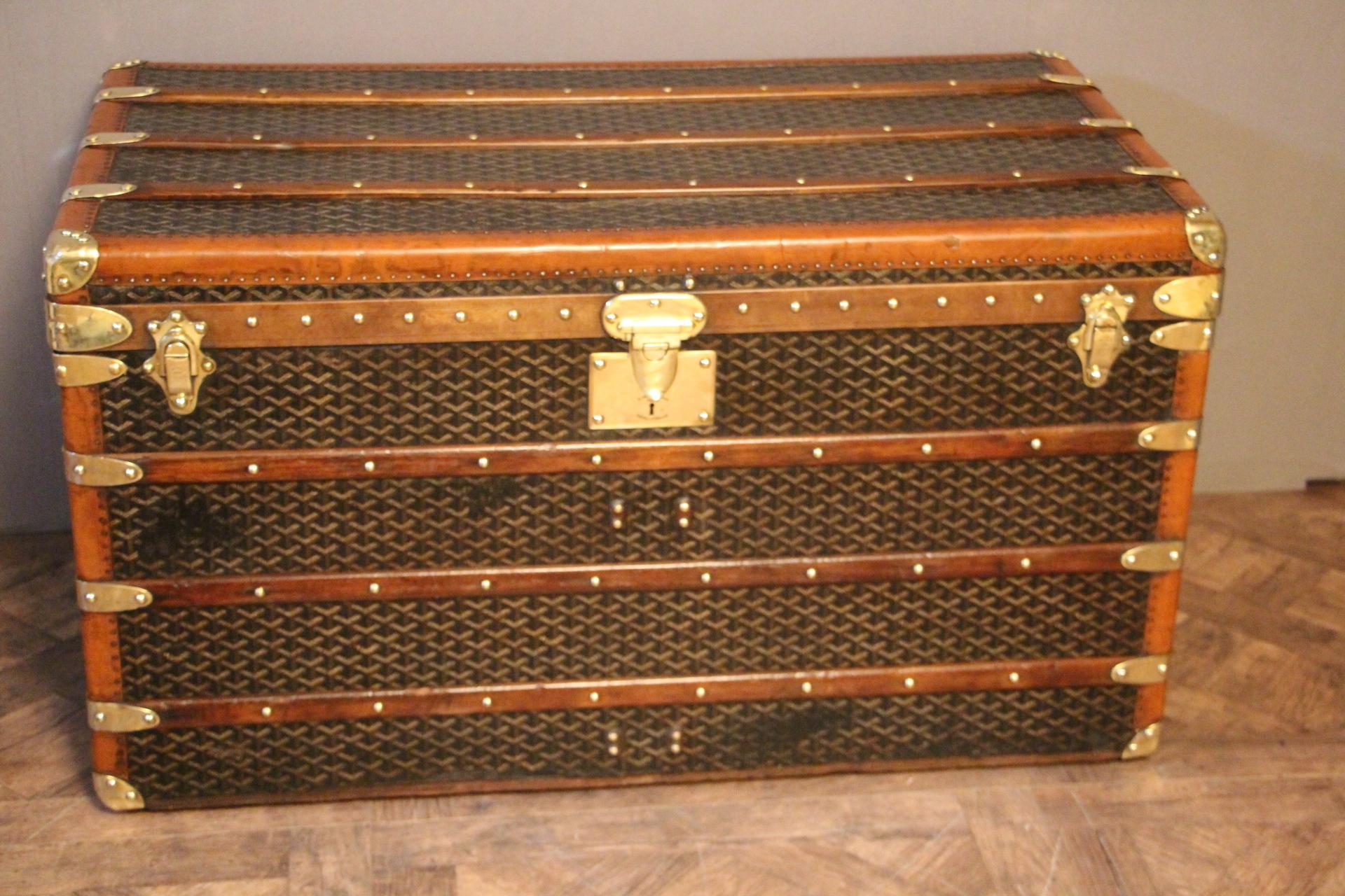 This Aine Goyard trunk has got very nice proportions as well as a beautiful, warm patina.
It features its famous and sought after chevron canvas, its original brass stamped lock, brass stamped clasps and brass stamped handles. Honey color lozine
