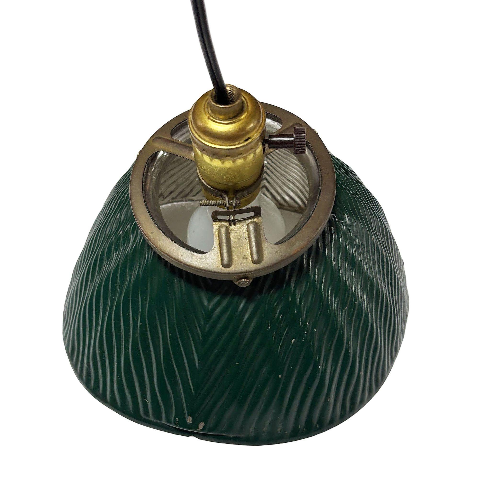 Metà XX secolo Lampada a sospensione industriale in vetro di mercurio verde degli anni '30 - 8 disponibili! in vendita