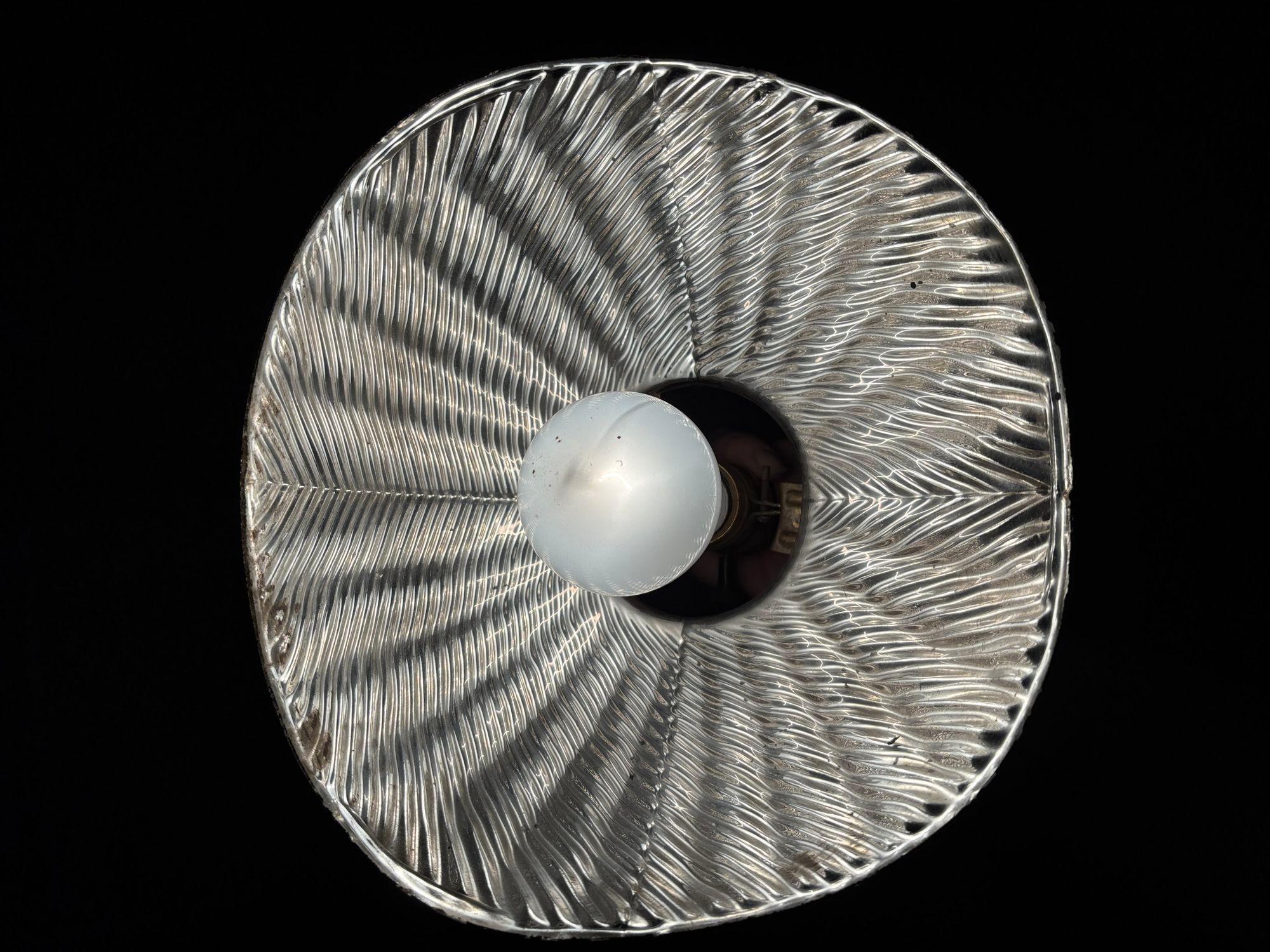 Lampada a sospensione industriale in vetro di mercurio verde degli anni '30 - 8 disponibili! in vendita 2