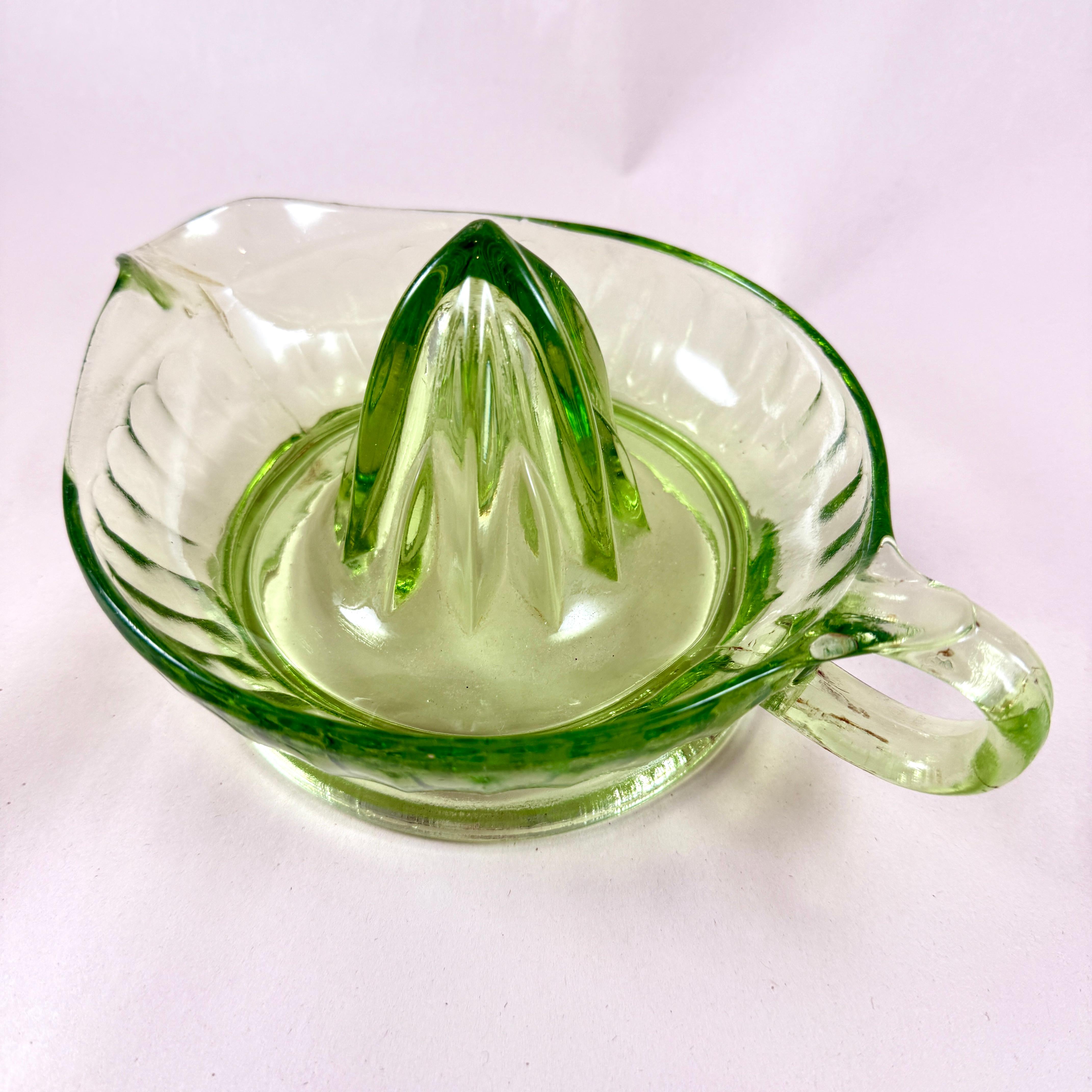 1930s Green Uranium Glass Citrus Reamer or Juicer In Good Condition For Sale In Philadelphia, PA