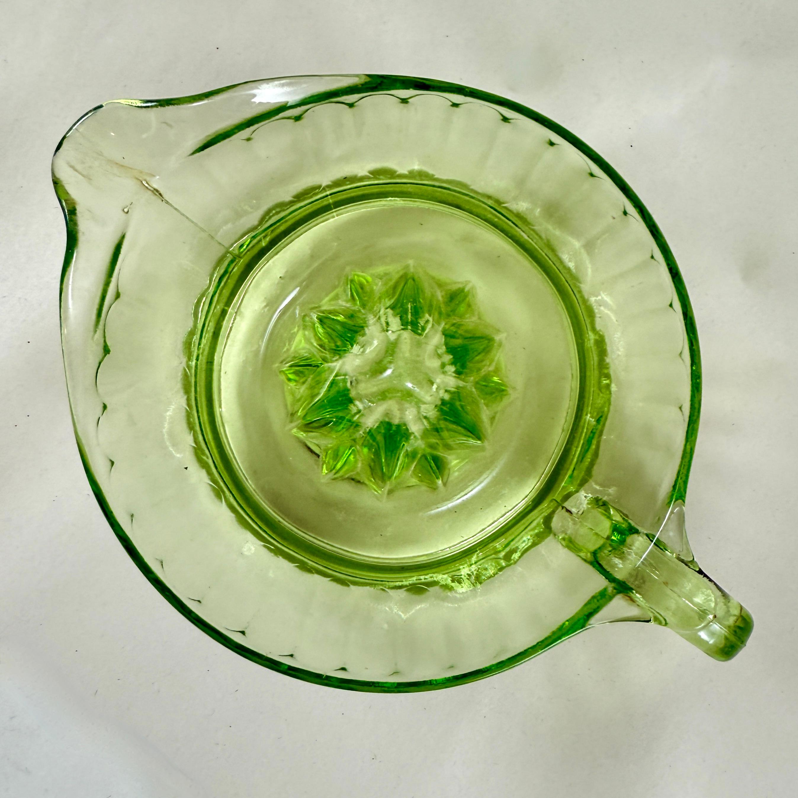1930s Green Uranium Glass Citrus Reamer or Juicer For Sale 2