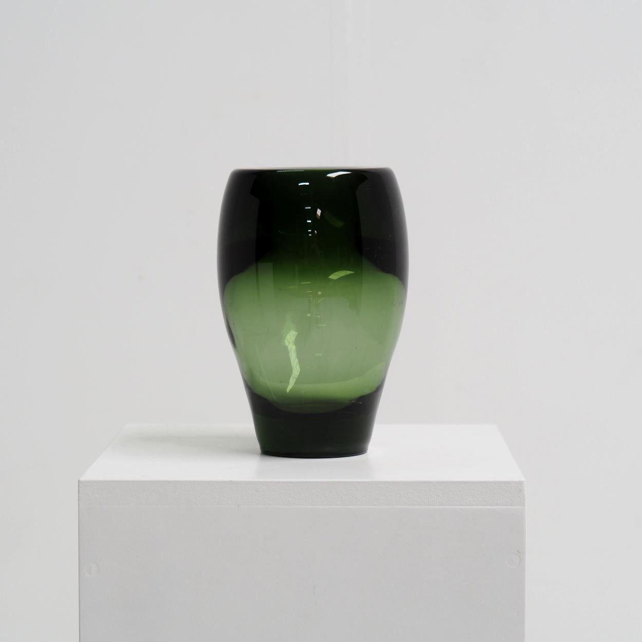 Vaso verde degli anni '30 di Andries Copier per Glasfabriek Leerdam In condizioni buone in vendita a Beerse, VAN