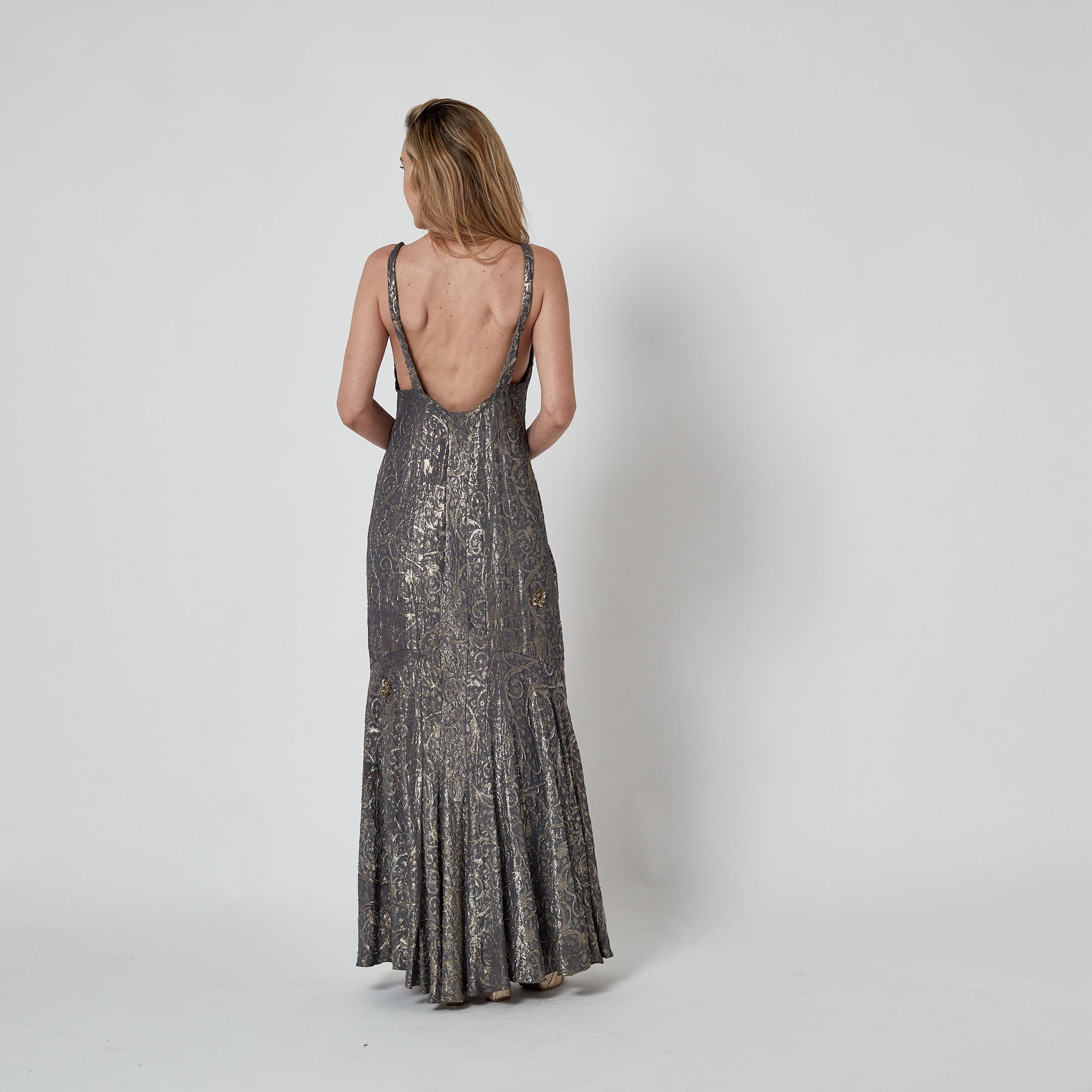 Vestido gris y dorado de los años 30 con apliques de lentejuelas en venta 1