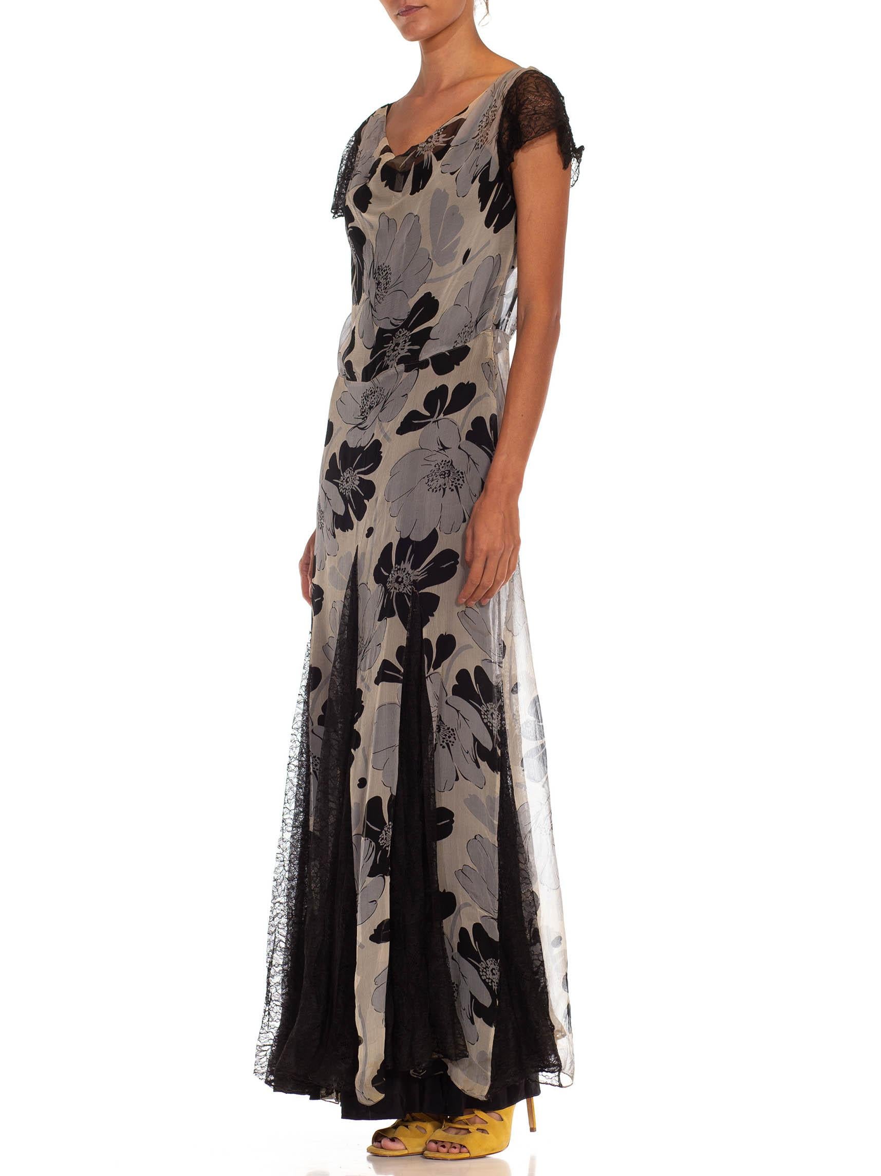 Robe à fleurs en mousseline de soie grise et noire des années 1930 Pour femmes en vente