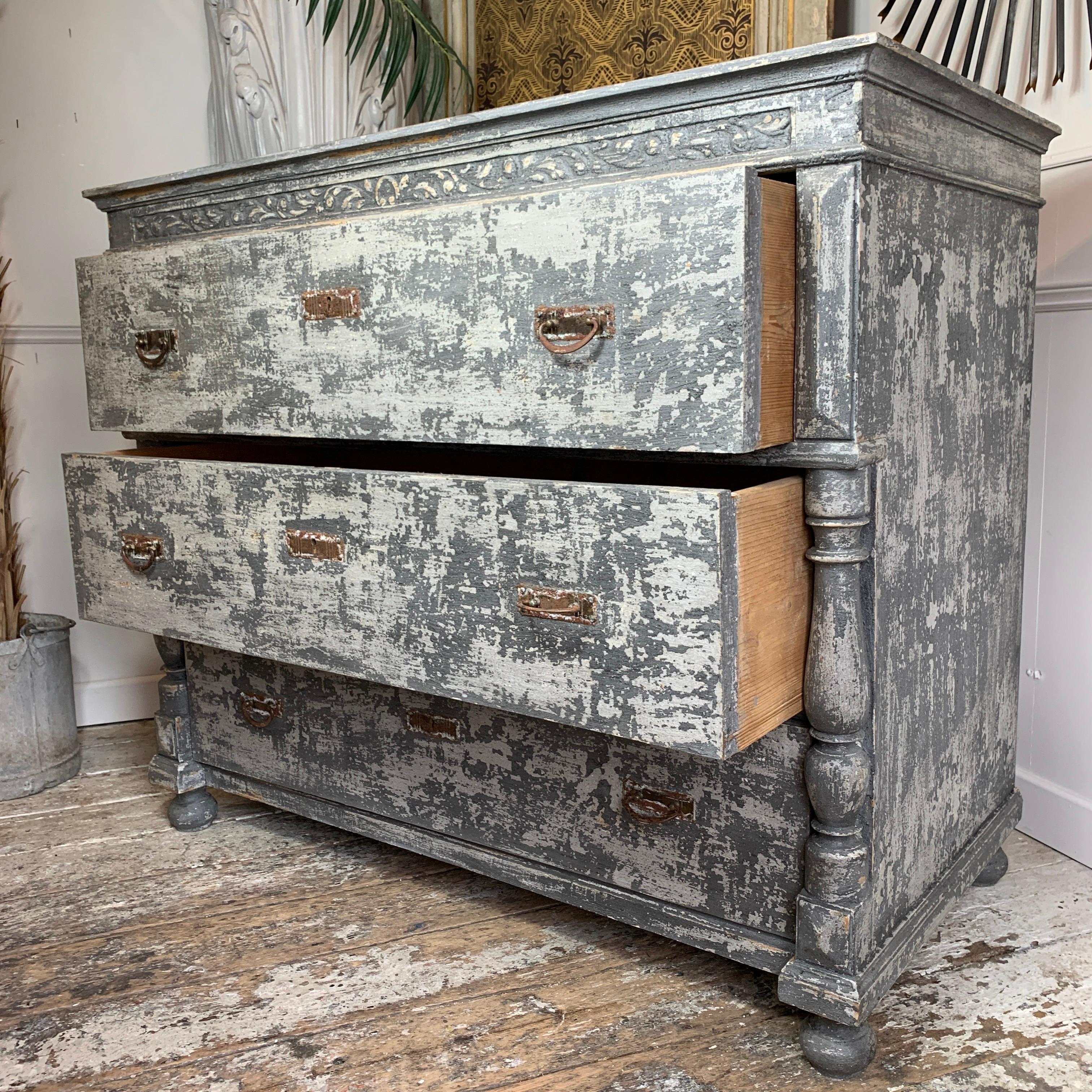 1930's Grey Painted Chest of Drawers,  French  For Sale 5