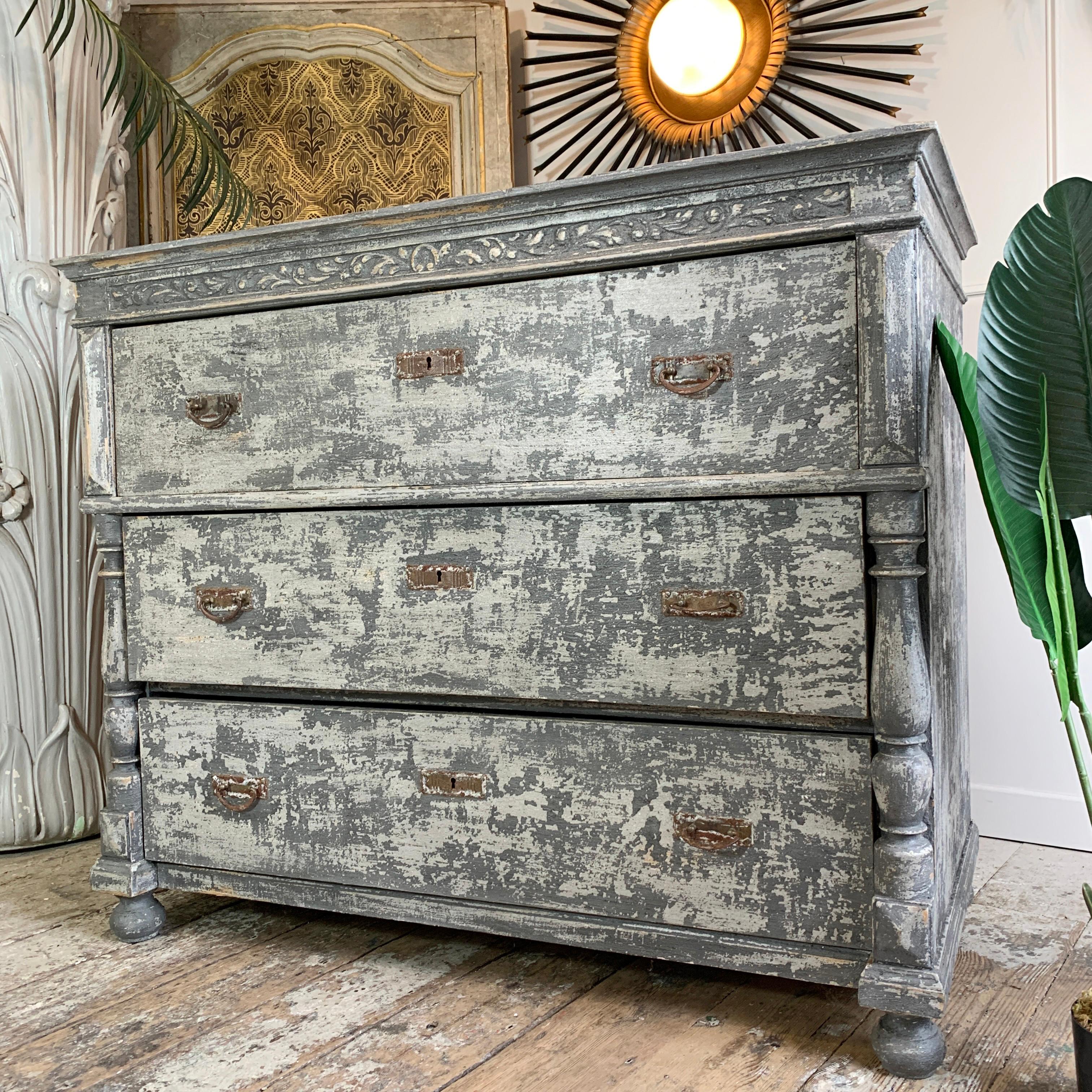 Large French Chest Of Drawers
Fantastic Large Scale Set Of Drawers
France 1930'S
Grey Paint Finish
3 Drawers With Handles To Each Side, Original Locks In Place But No Longer Functional
127Cm Width, 63.5Cm Depth, 105Cm Height. Drawer Height Approx