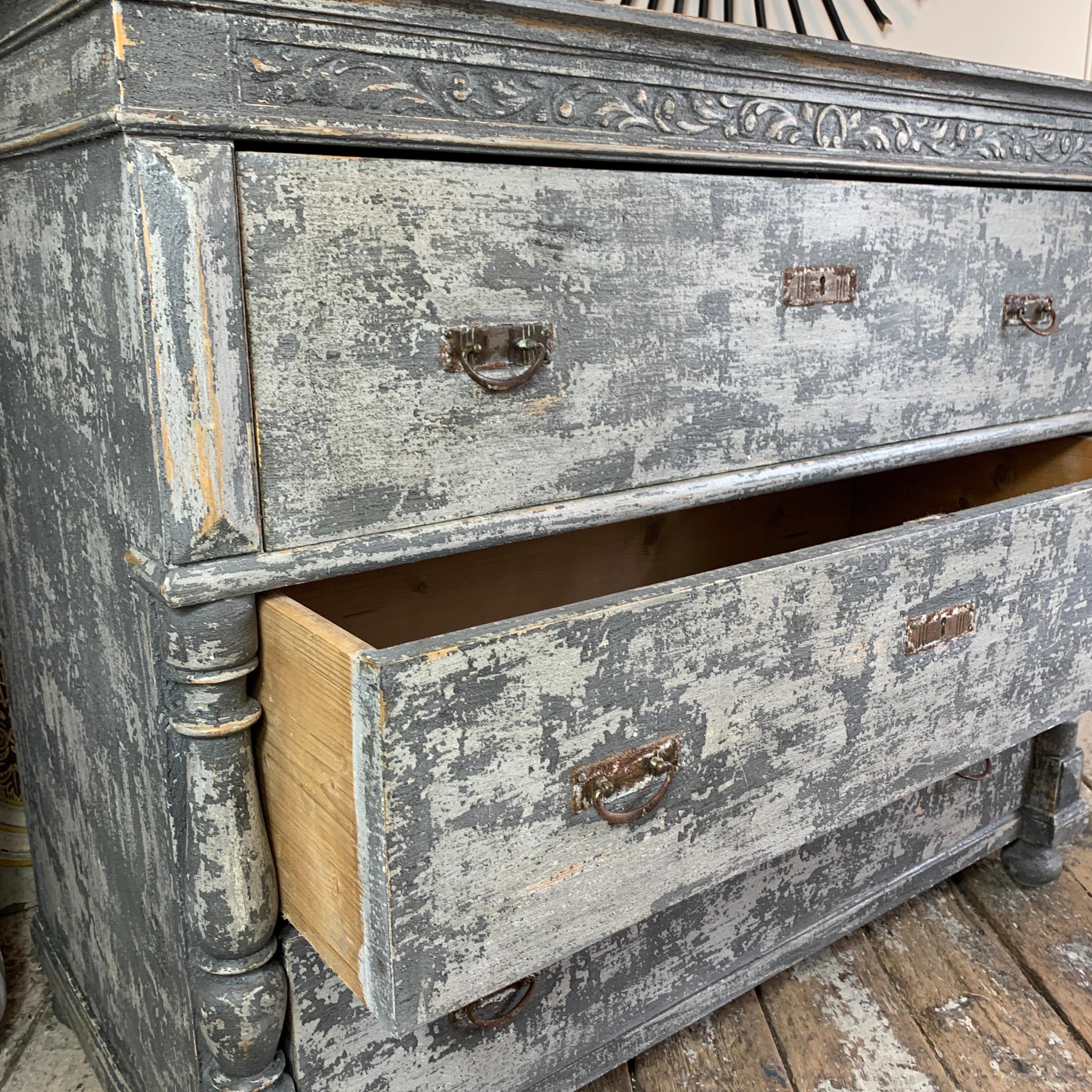 1930's Grey Painted Chest of Drawers,  French  For Sale 4