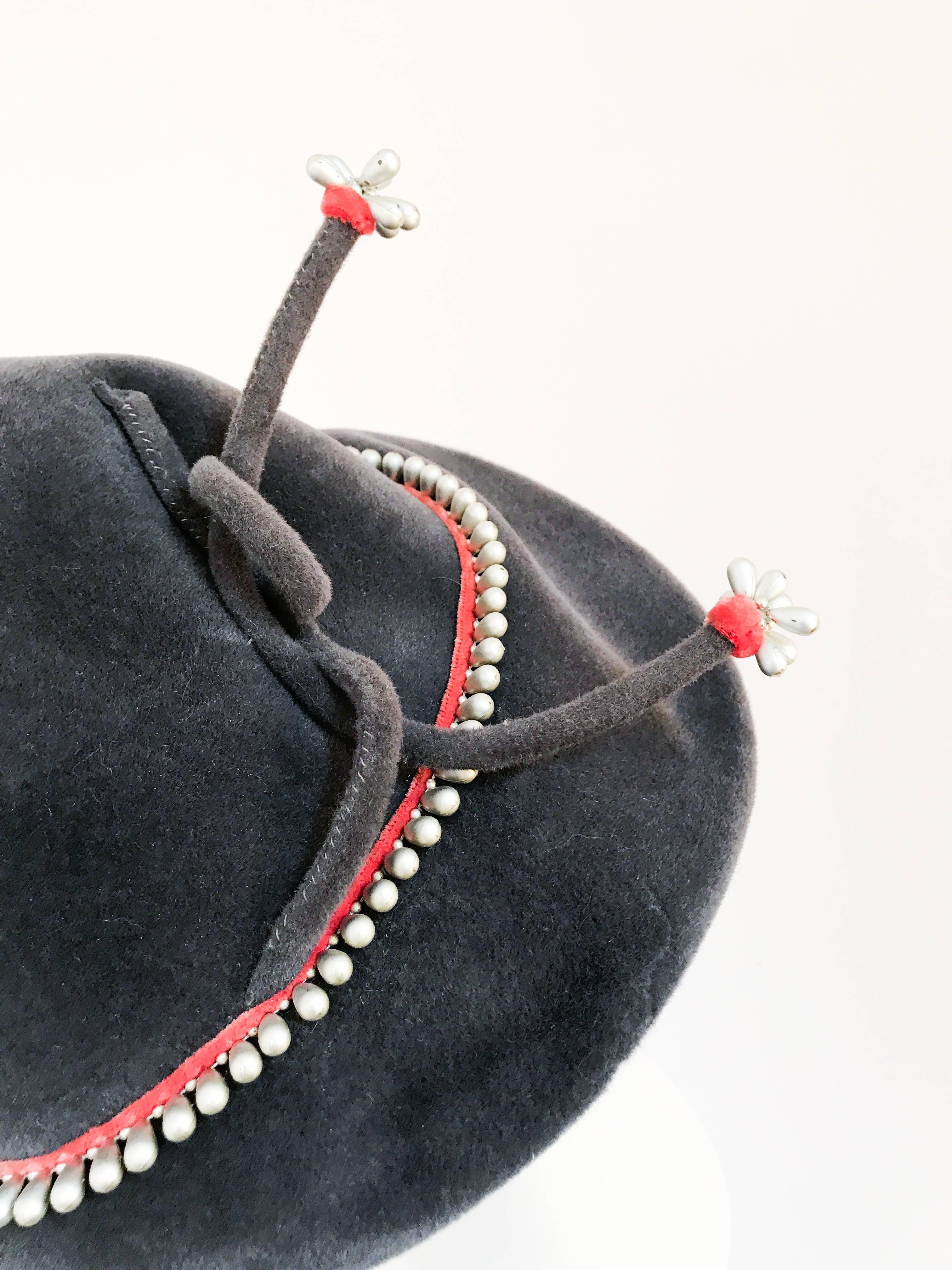Women's 1930s Grey Wool Fur Felt Hat with Pearl and Velvet Accents
