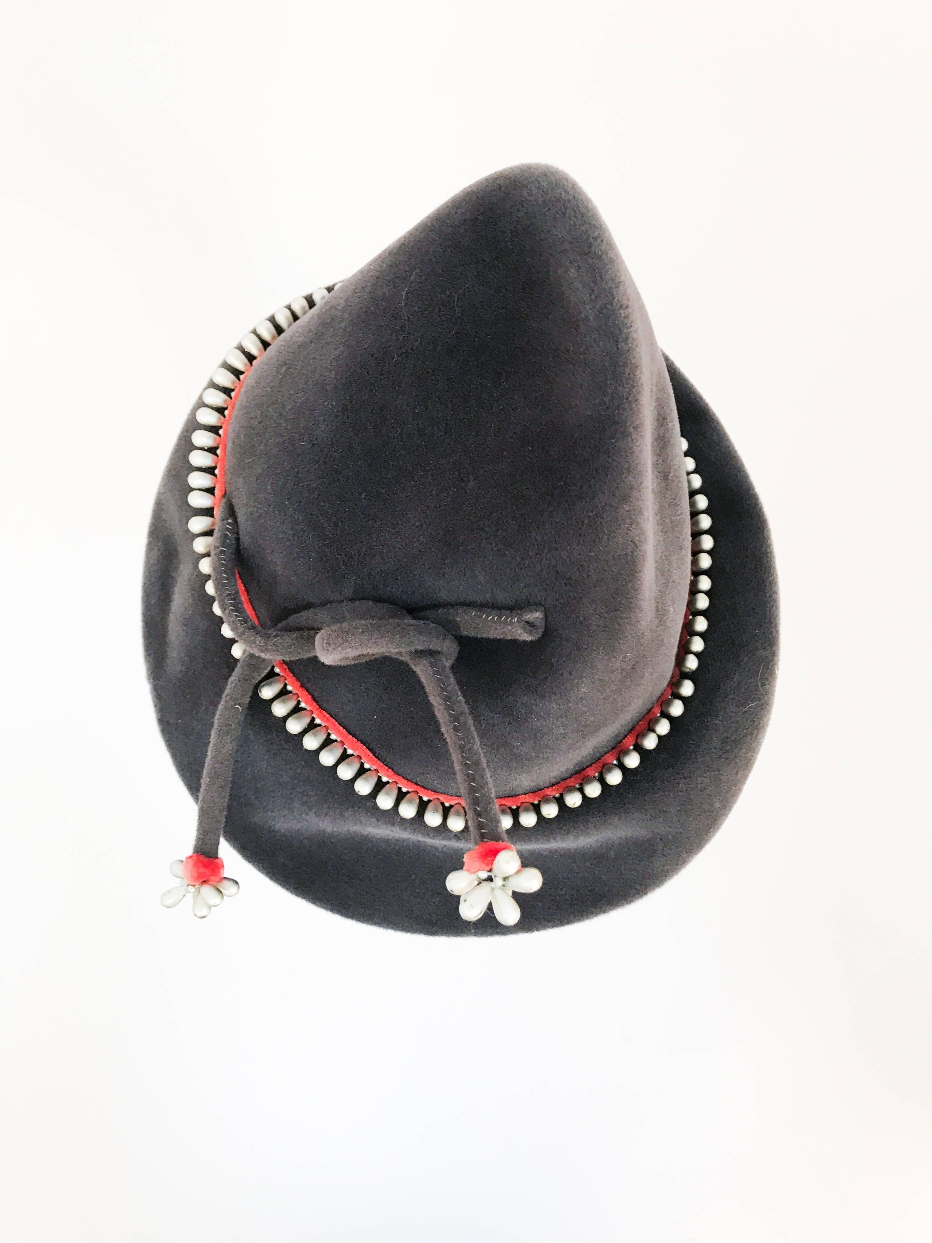 1930s Grey Wool Fur Felt Hat with Pearl and Velvet Accents 1