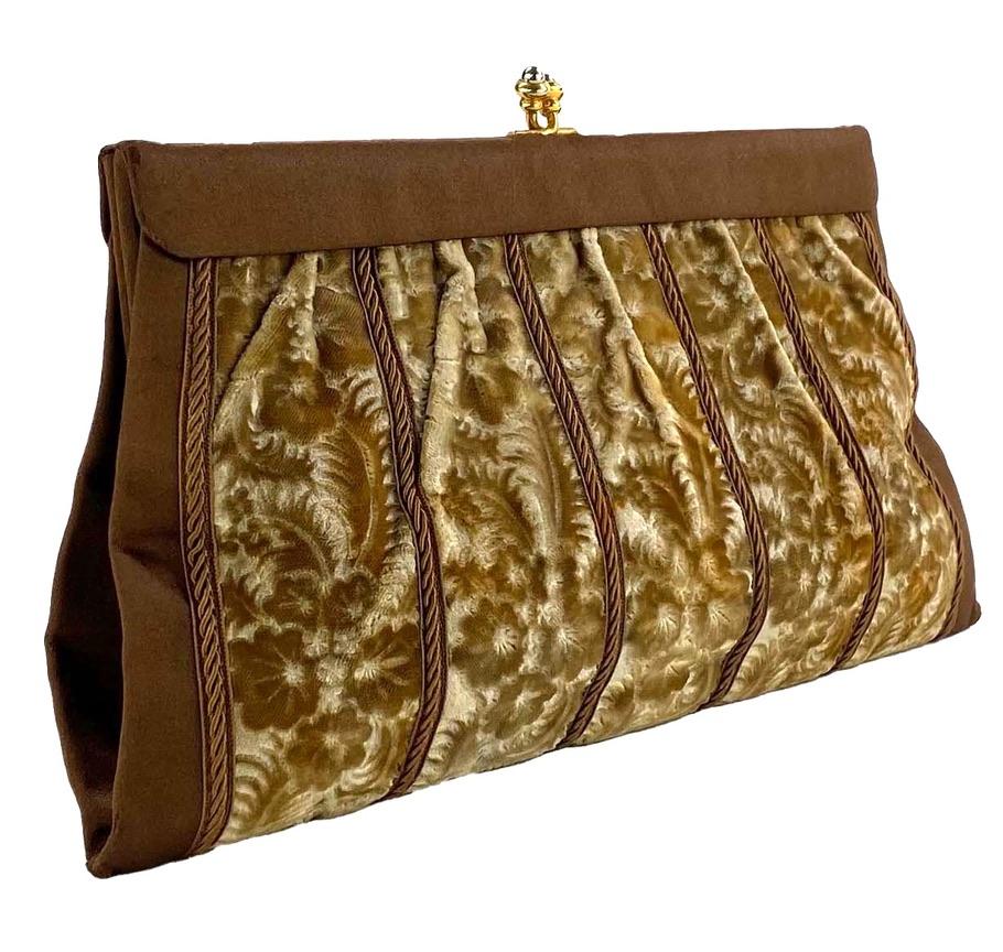 1930s Gucci Brown Silk Satin Velvet Floral Wristlet Kisslock Clutch In Excellent Condition In West Hollywood, CA