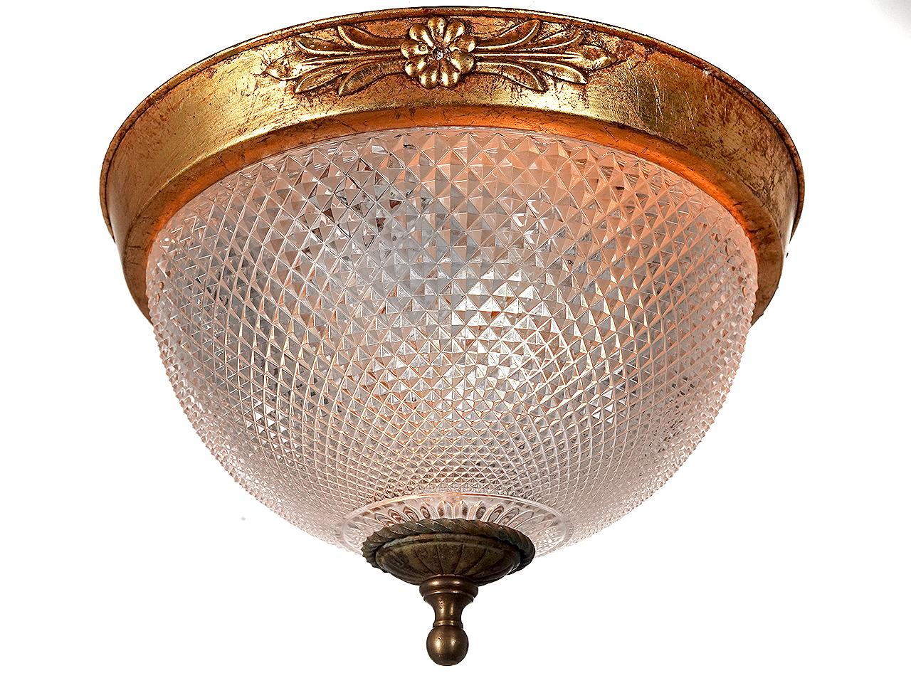 Empire américain Encastré de fenêtre en forme de dôme en cristal taillé des années 1930 en vente