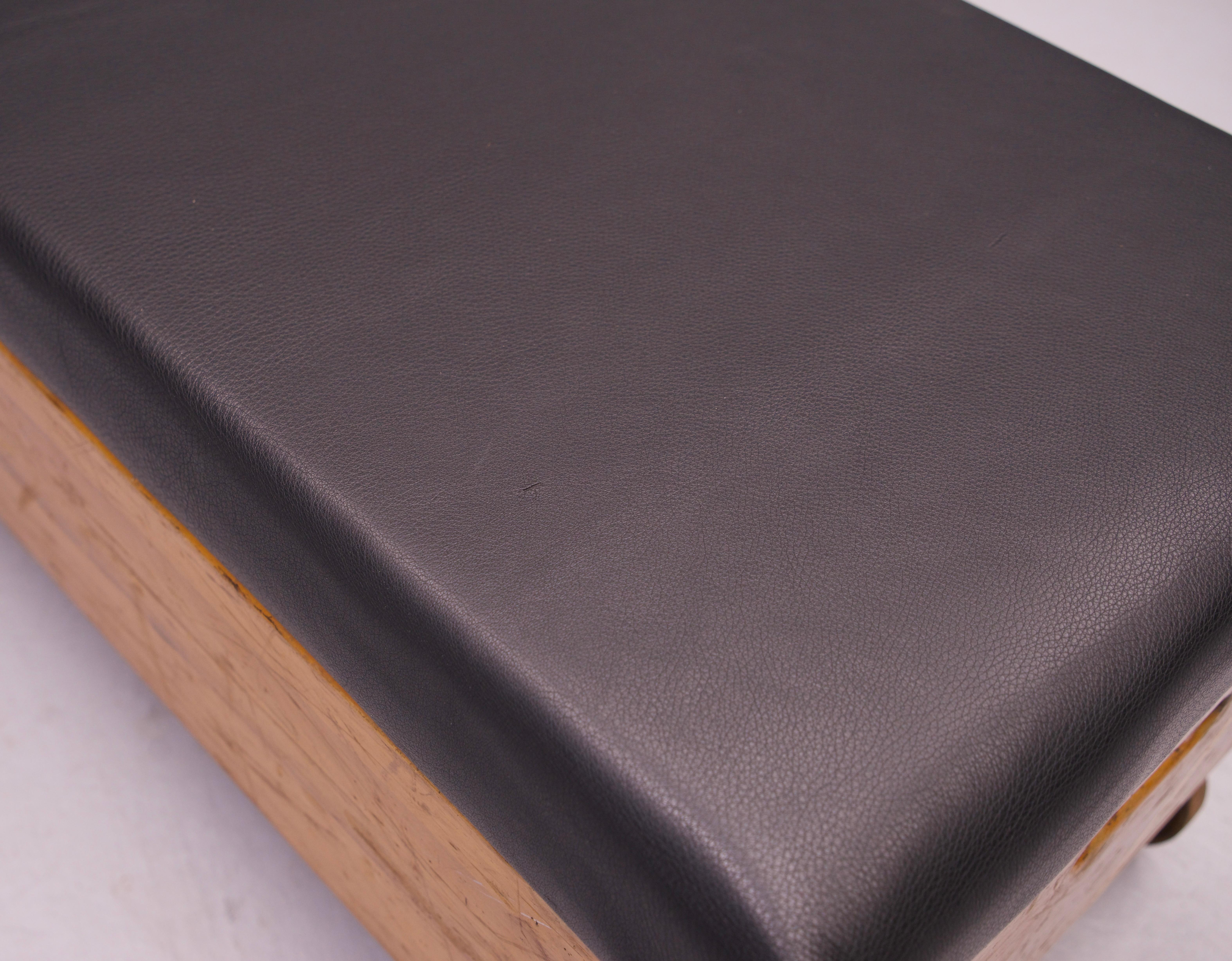 1930s Gustav Leather Werke-Bench Bedside Seating Modern50 Assemblage en venta 3