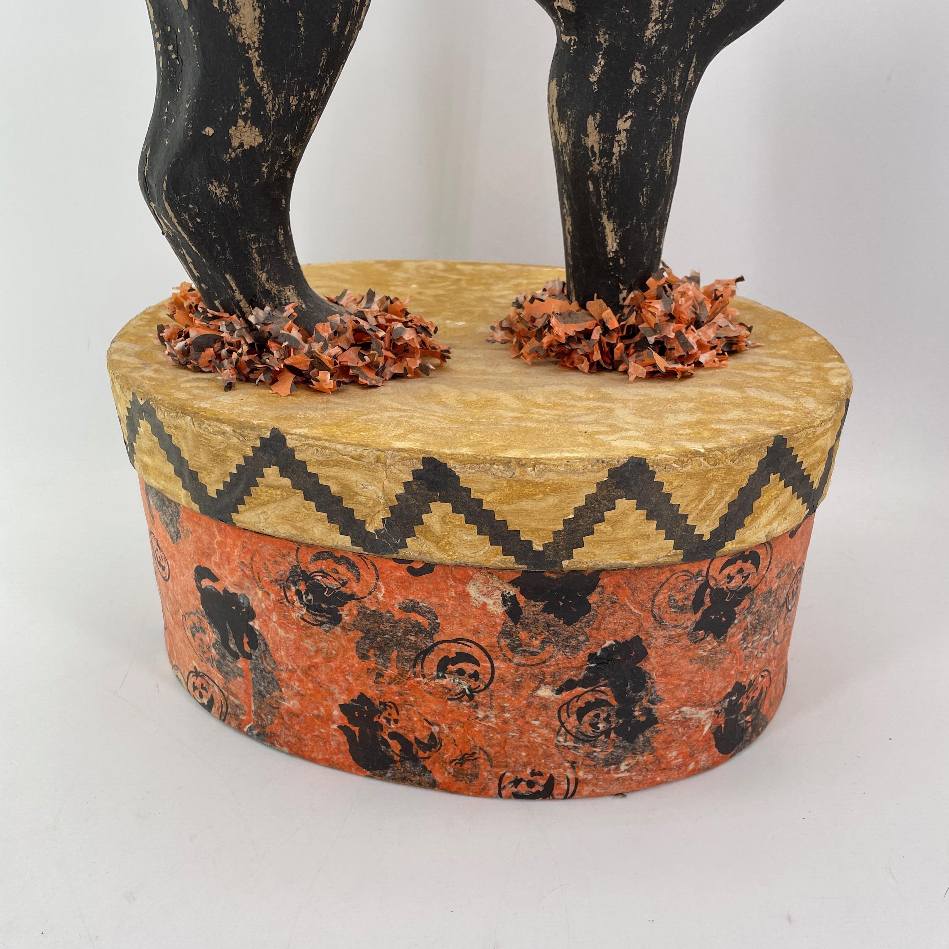 1930er Jahre Hallloween Papier Mache Schwarze Katze Candy Box Seltene amerikanische Mitte des Jahrhunderts im Angebot 7