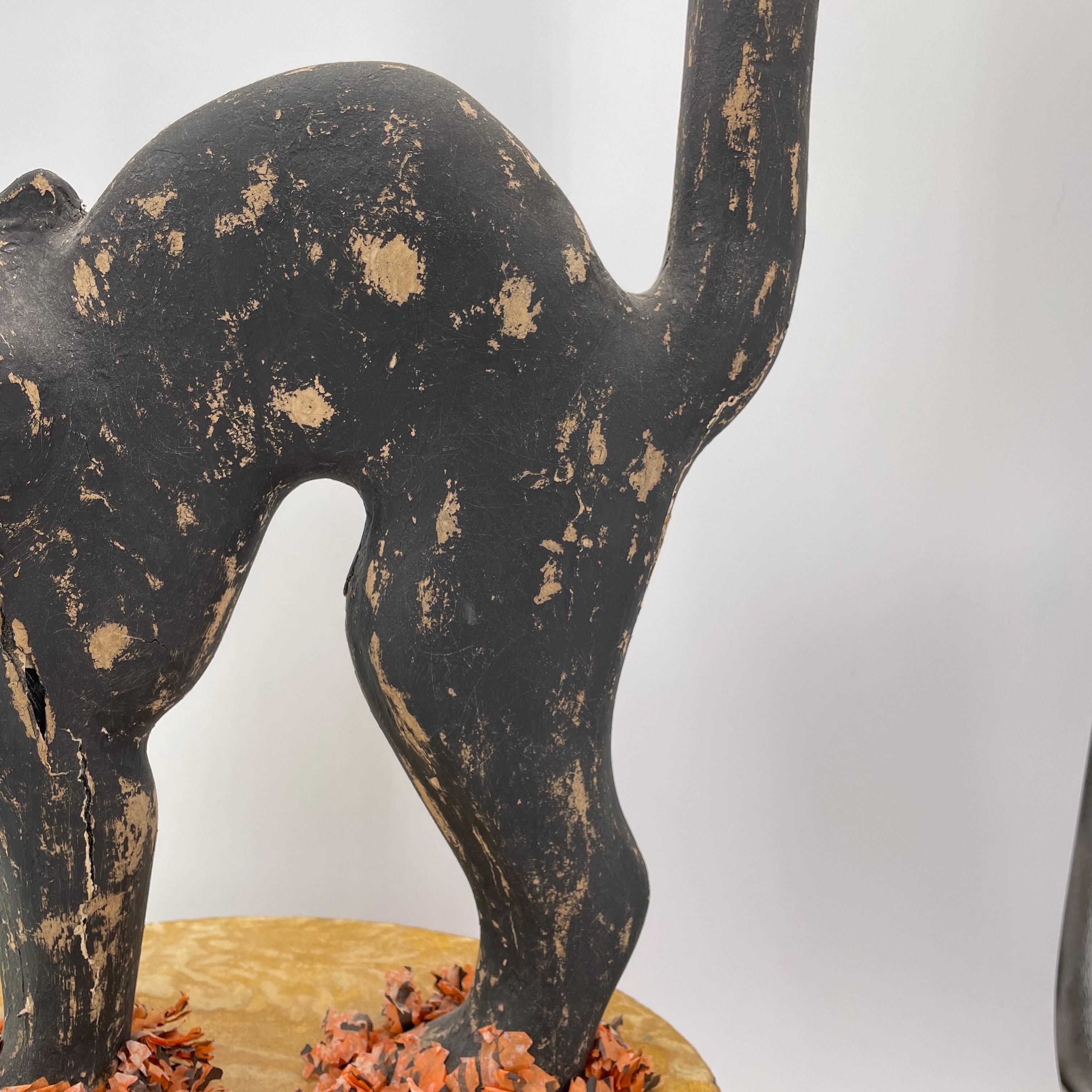 1930er Jahre Hallloween Papier Mache Schwarze Katze Candy Box Seltene amerikanische Mitte des Jahrhunderts (Mitte des 20. Jahrhunderts) im Angebot