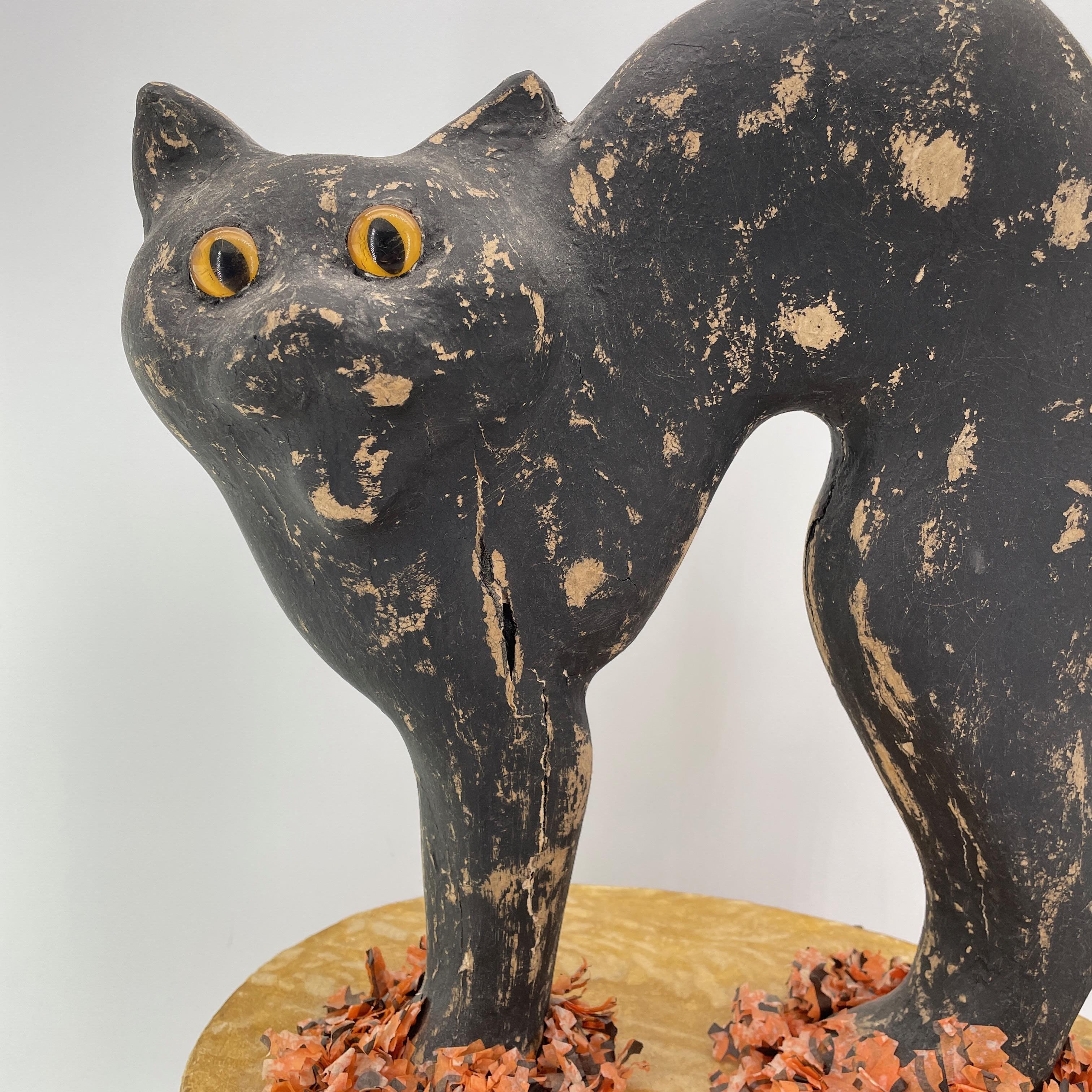 1930er Jahre Hallloween Papier Mache Schwarze Katze Candy Box Seltene amerikanische Mitte des Jahrhunderts im Angebot 1