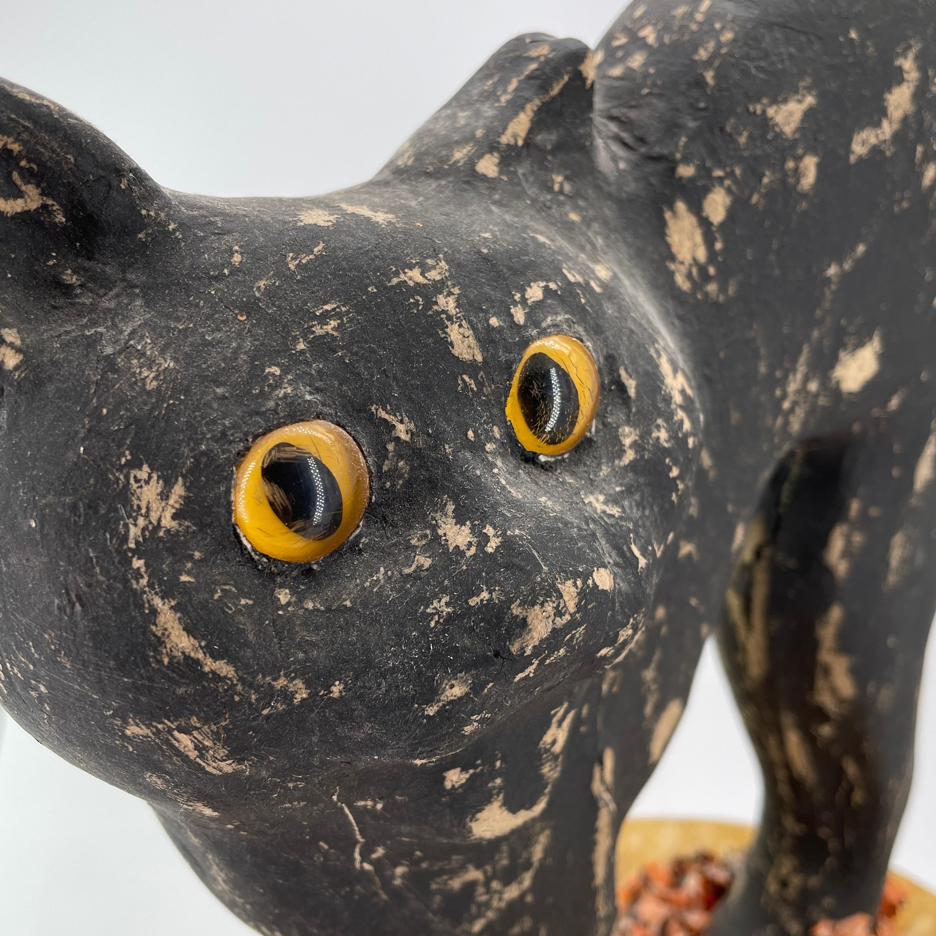 1930er Jahre Hallloween Papier Mache Schwarze Katze Candy Box Seltene amerikanische Mitte des Jahrhunderts im Angebot 2