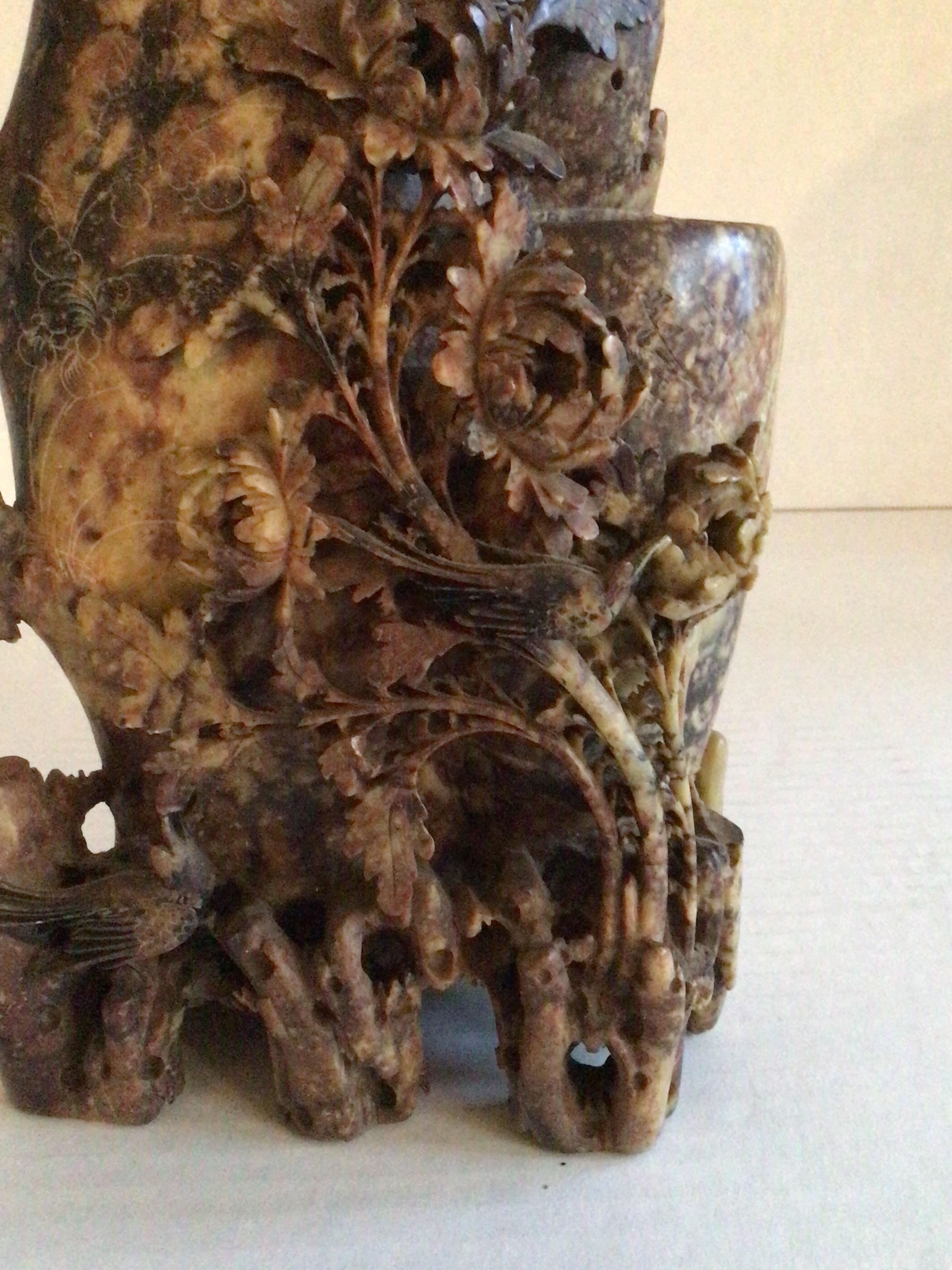 Saponaria Scultura in pietra ollare intagliata a mano del 1930 con vaso in vendita