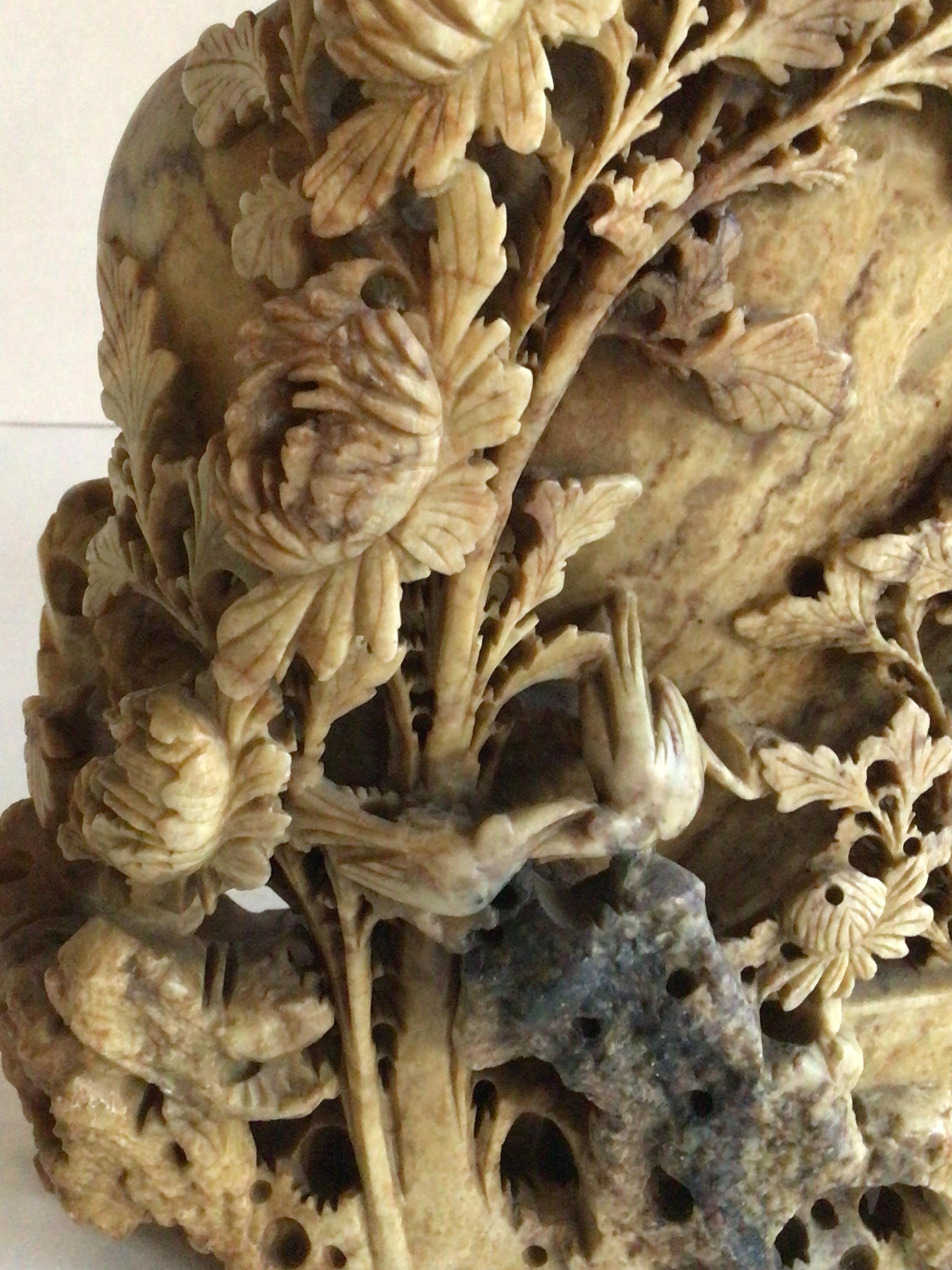 Sculpture Vase en pierre ollaire sculptée à la main dans les années 1930 en vente 1