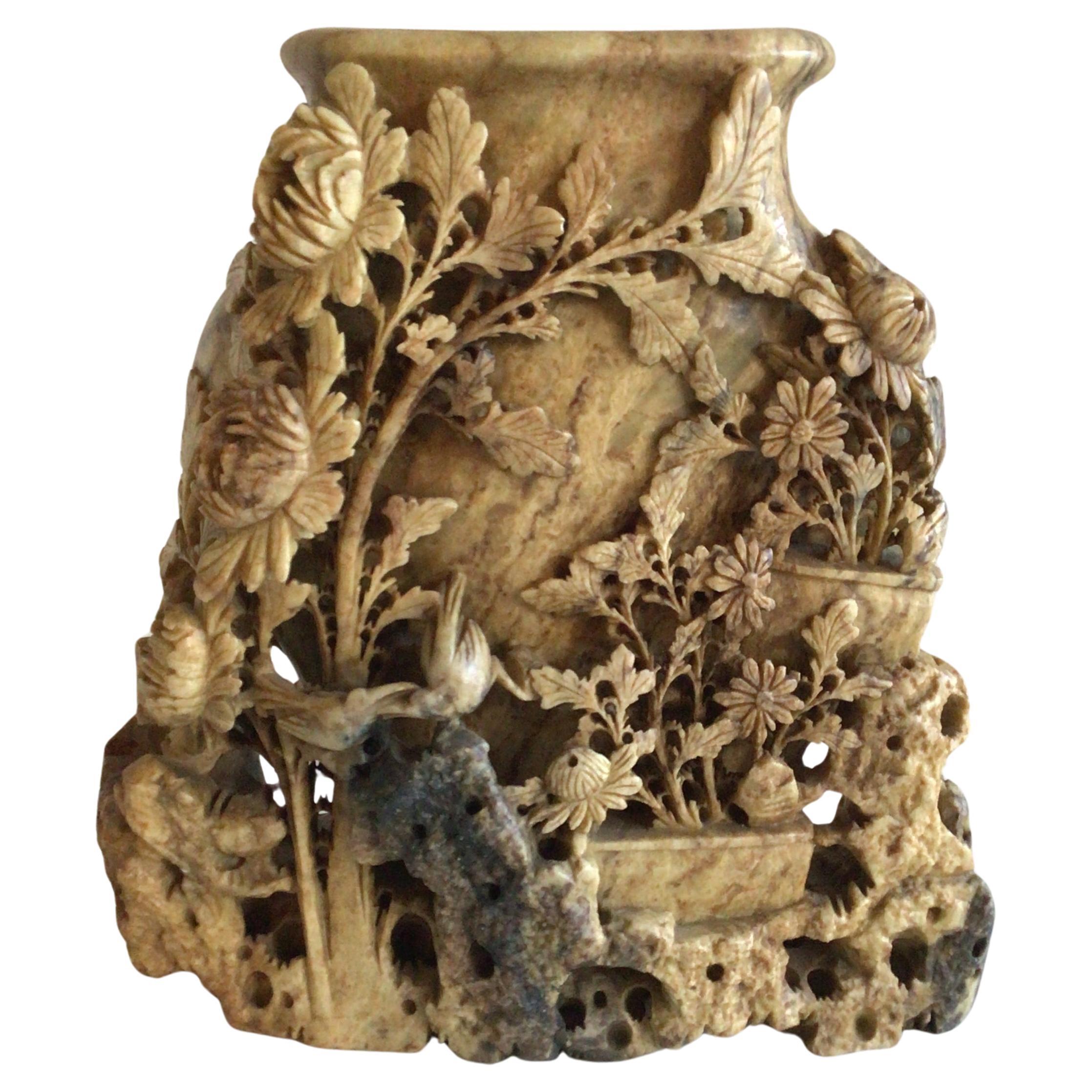 Vaso scultura in pietra ollare intagliato a mano del 1930