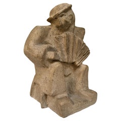1930s Hand Carved Stone (pierre sculptée à la main)  Abstrait figuratif d'un joueur d'accordéon