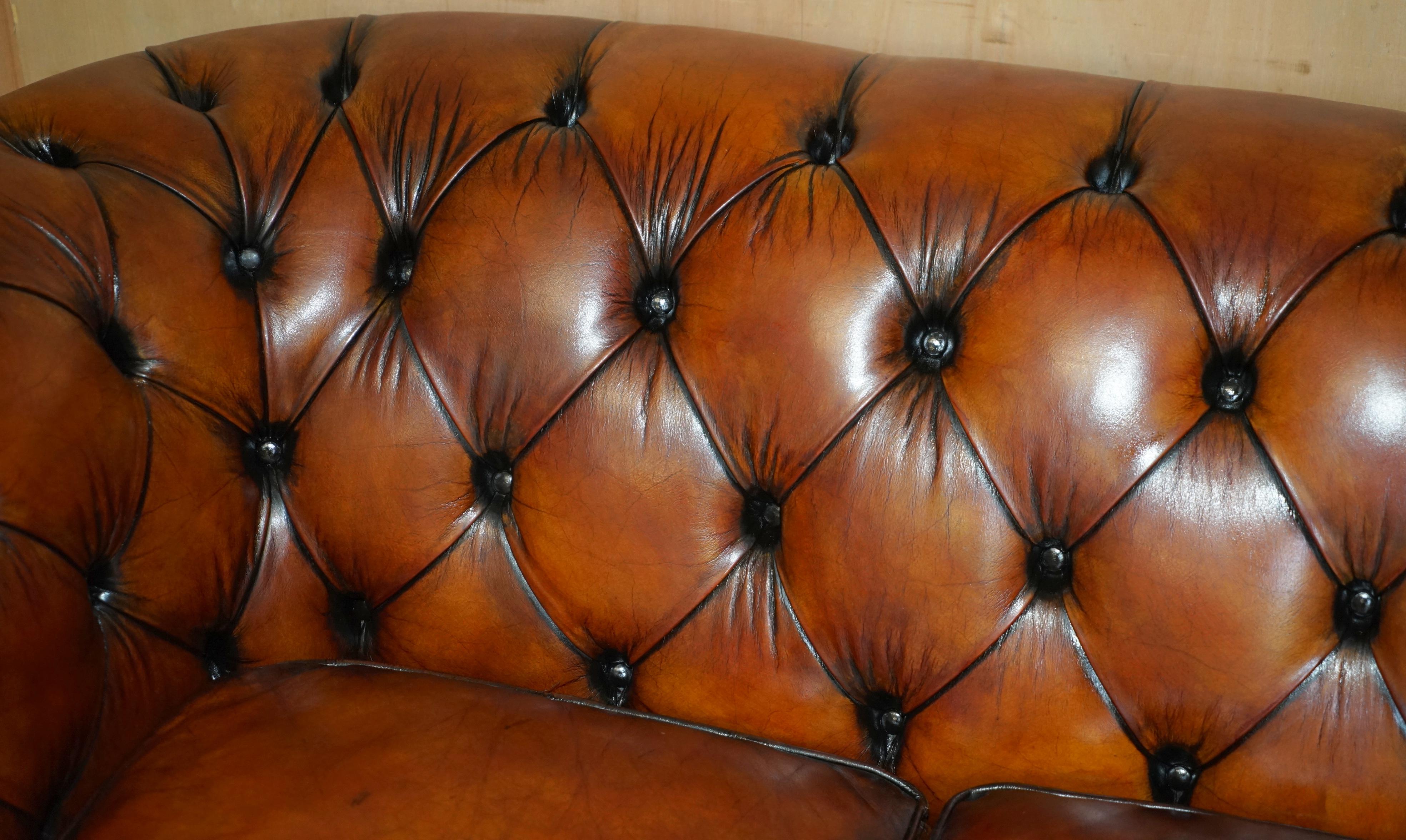 Fauteuil de club des années 1930 en cuir marron CHESTERFIELD TUFTED, teint à la main et restauré. en vente 4